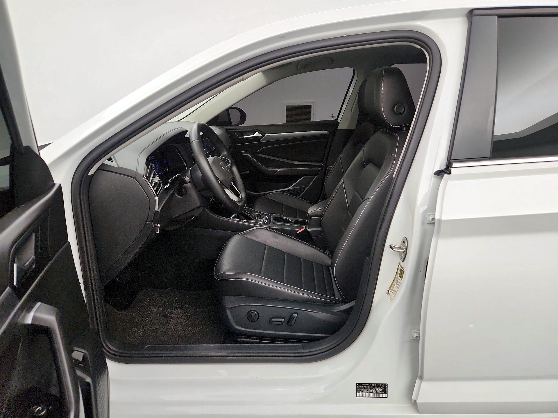 Thumbnail: 2023 Volkswagen Jetta - 11