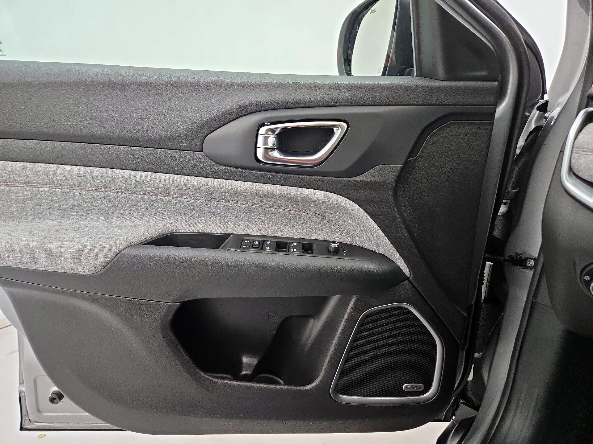 Thumbnail: 2022 Jeep Compass - 12