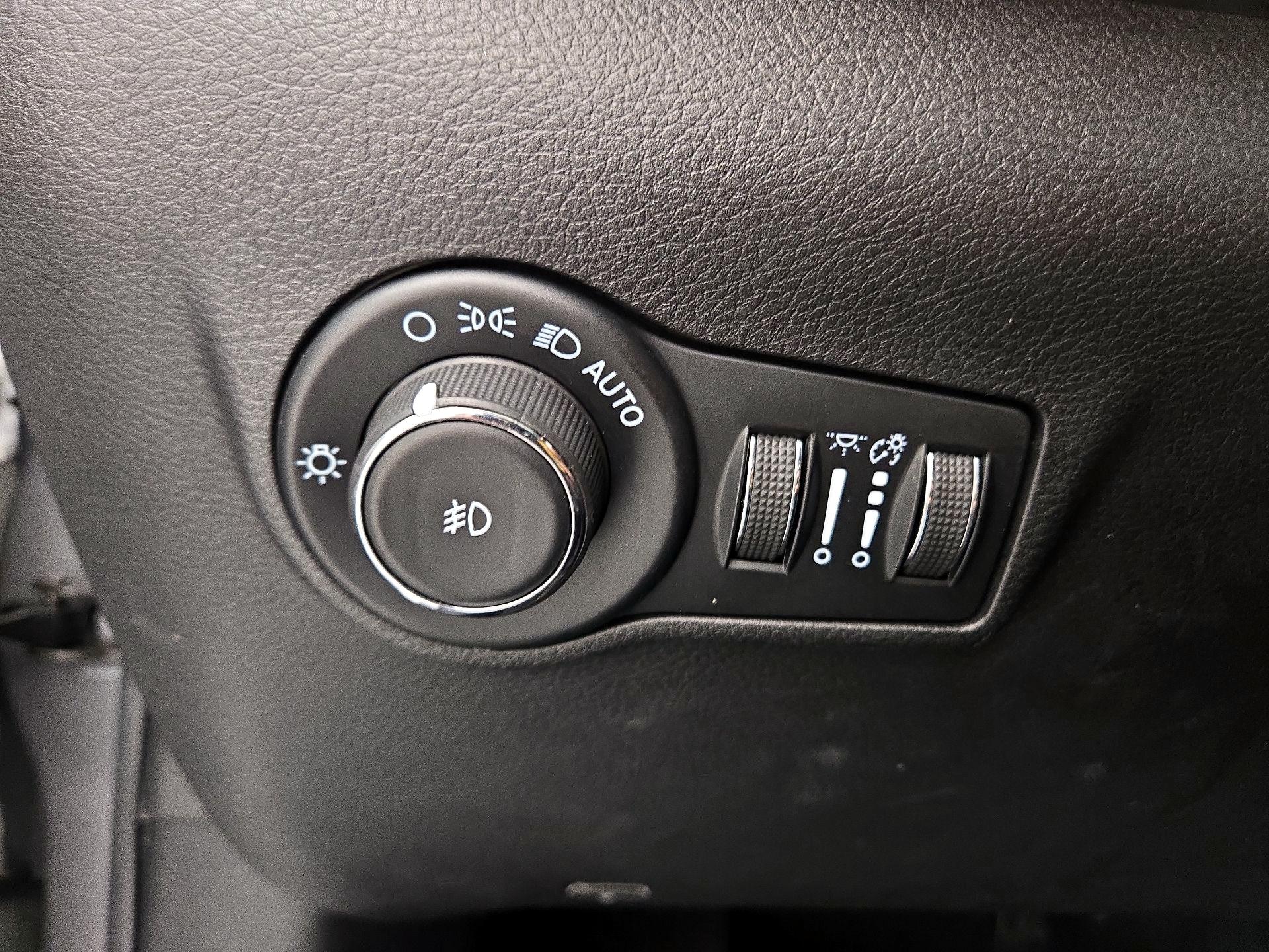 Thumbnail: 2022 Jeep Compass - 13