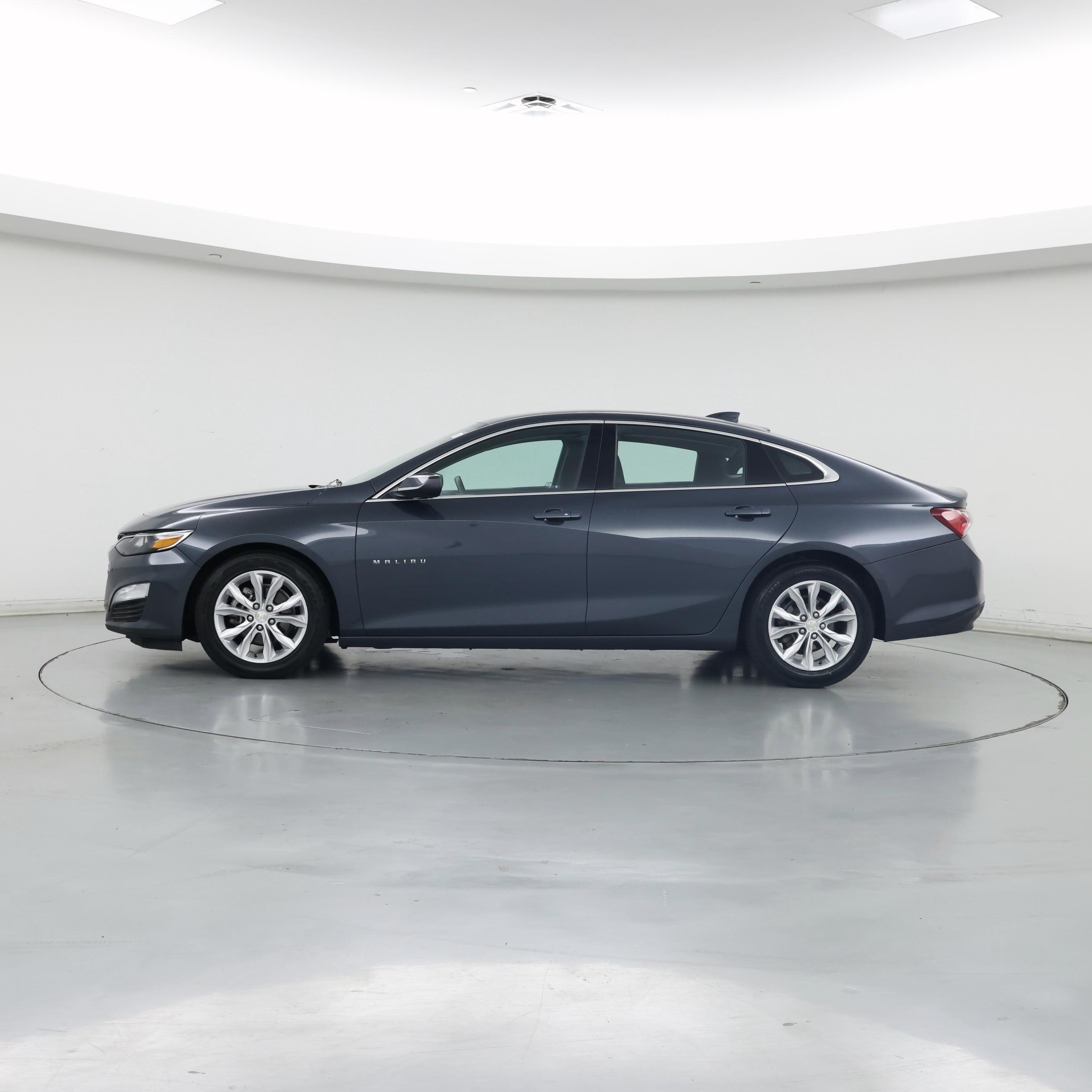 Thumbnail: 2021 Chevrolet Malibu - 3