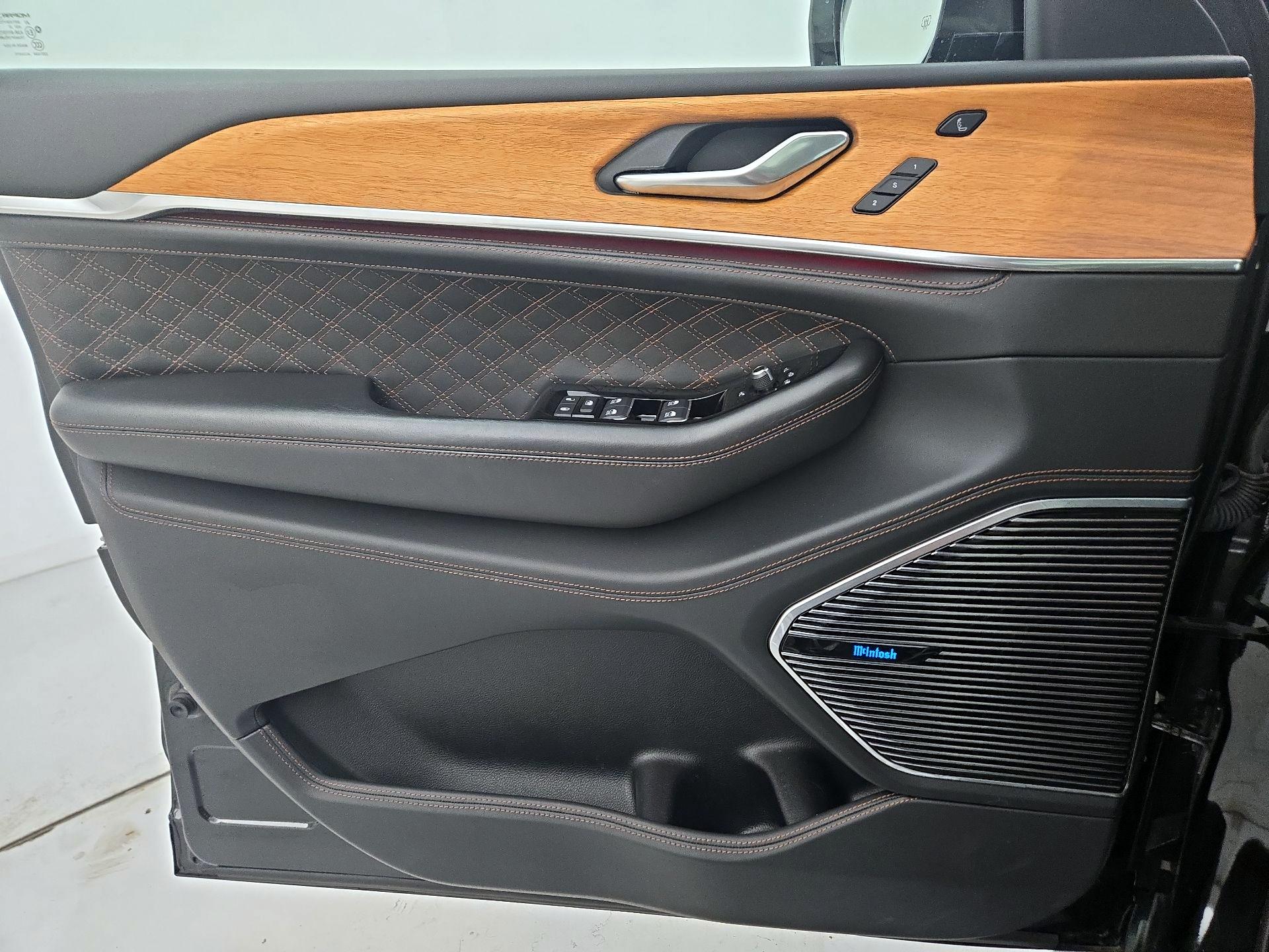 Thumbnail: 2022 Jeep Grand Cherokee - 12