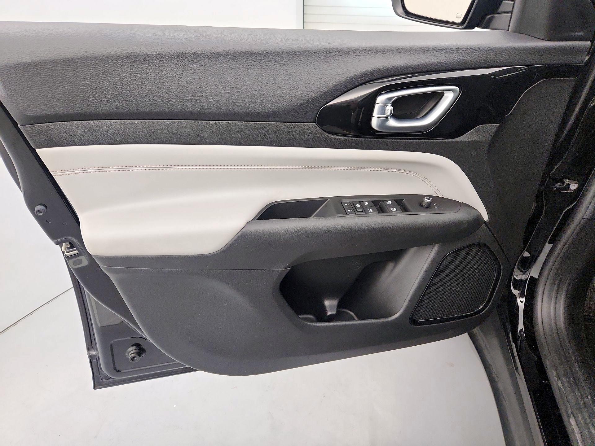Thumbnail: 2022 Jeep Compass - 12