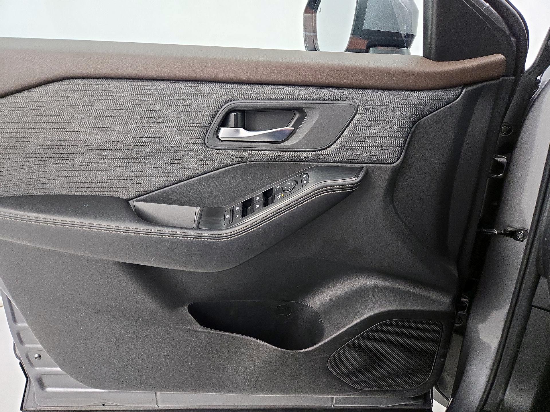 Thumbnail: 2023 Nissan Rogue - 12