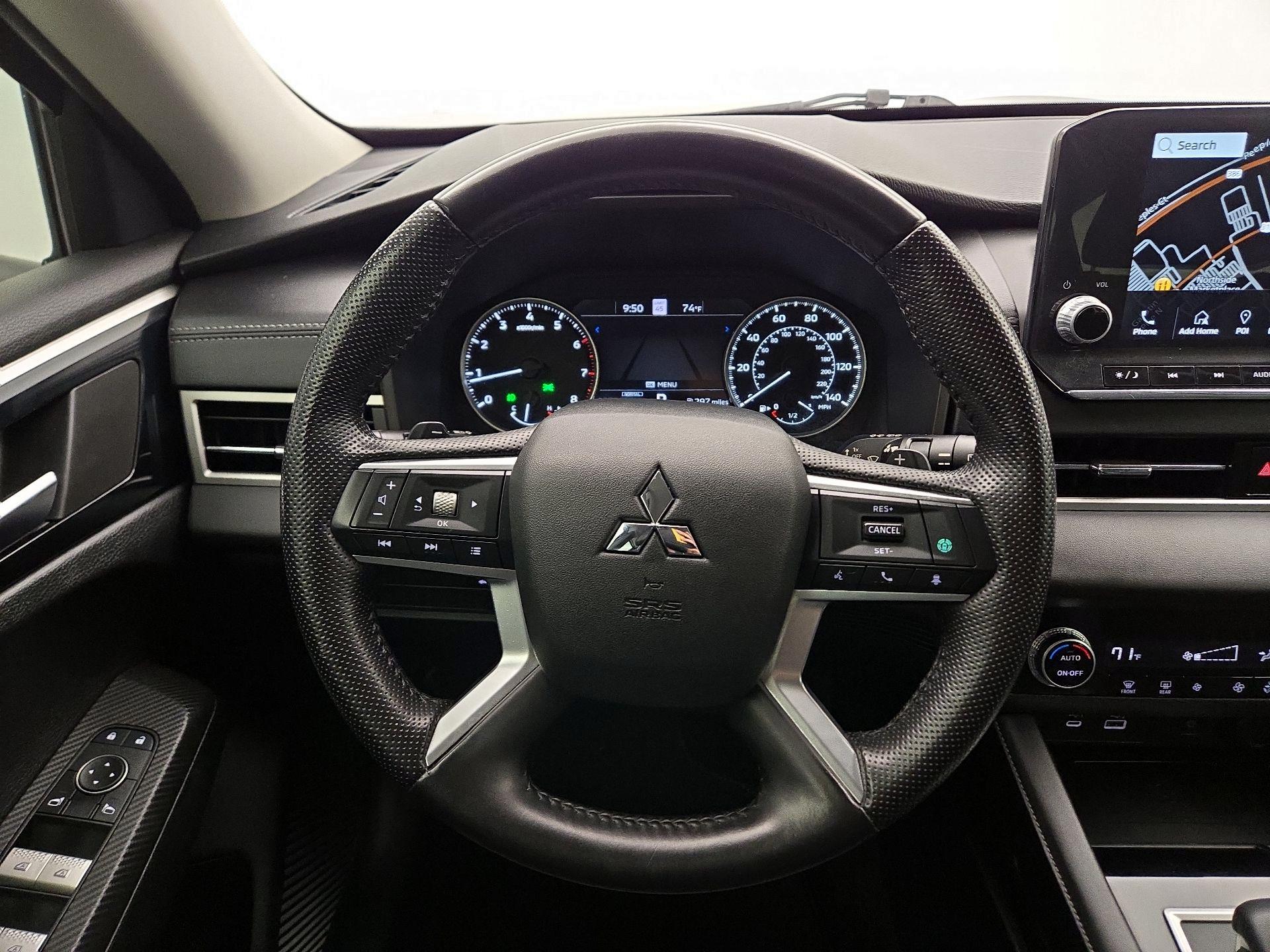 Thumbnail: 2022 Mitsubishi Outlander - 10