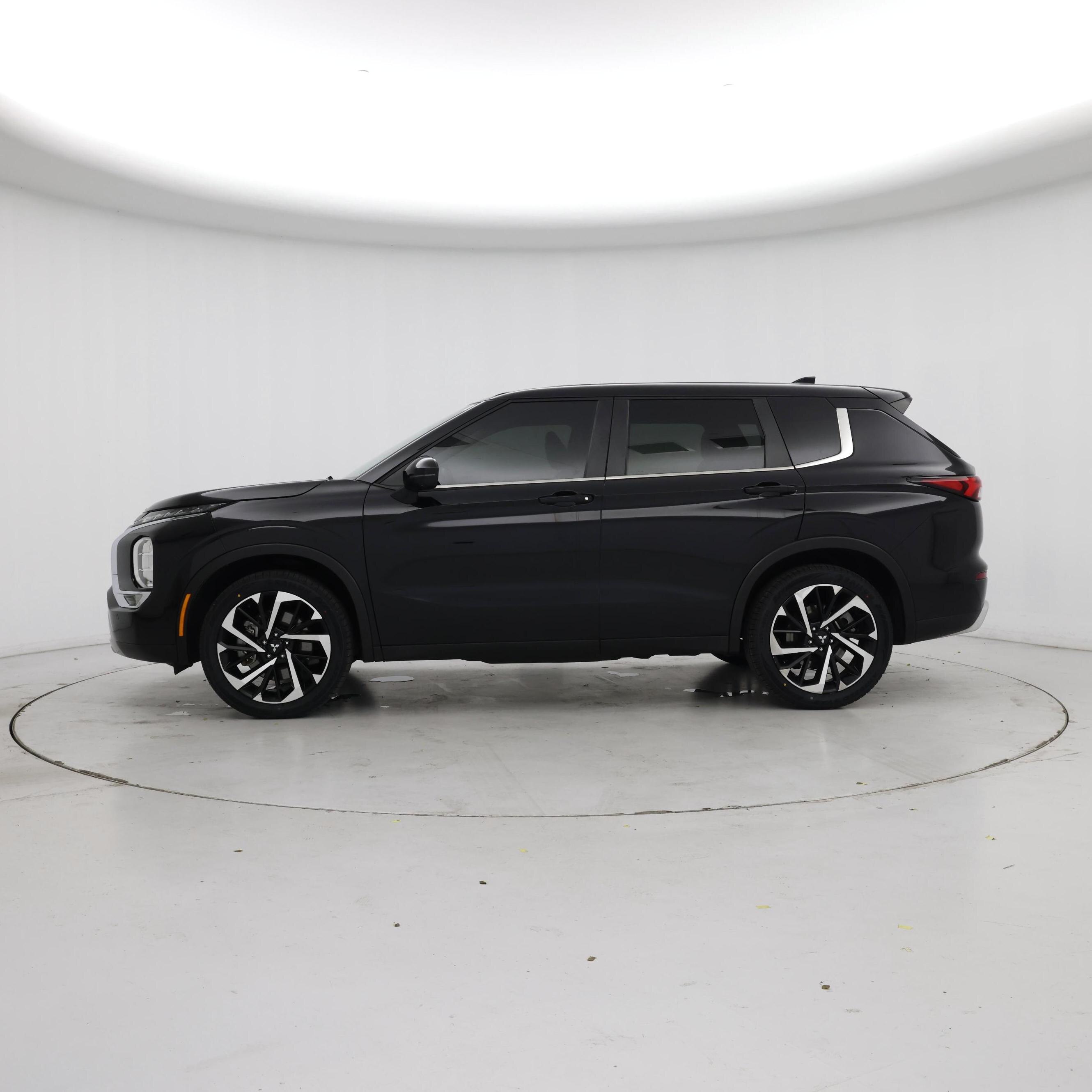 Thumbnail: 2022 Mitsubishi Outlander - 3