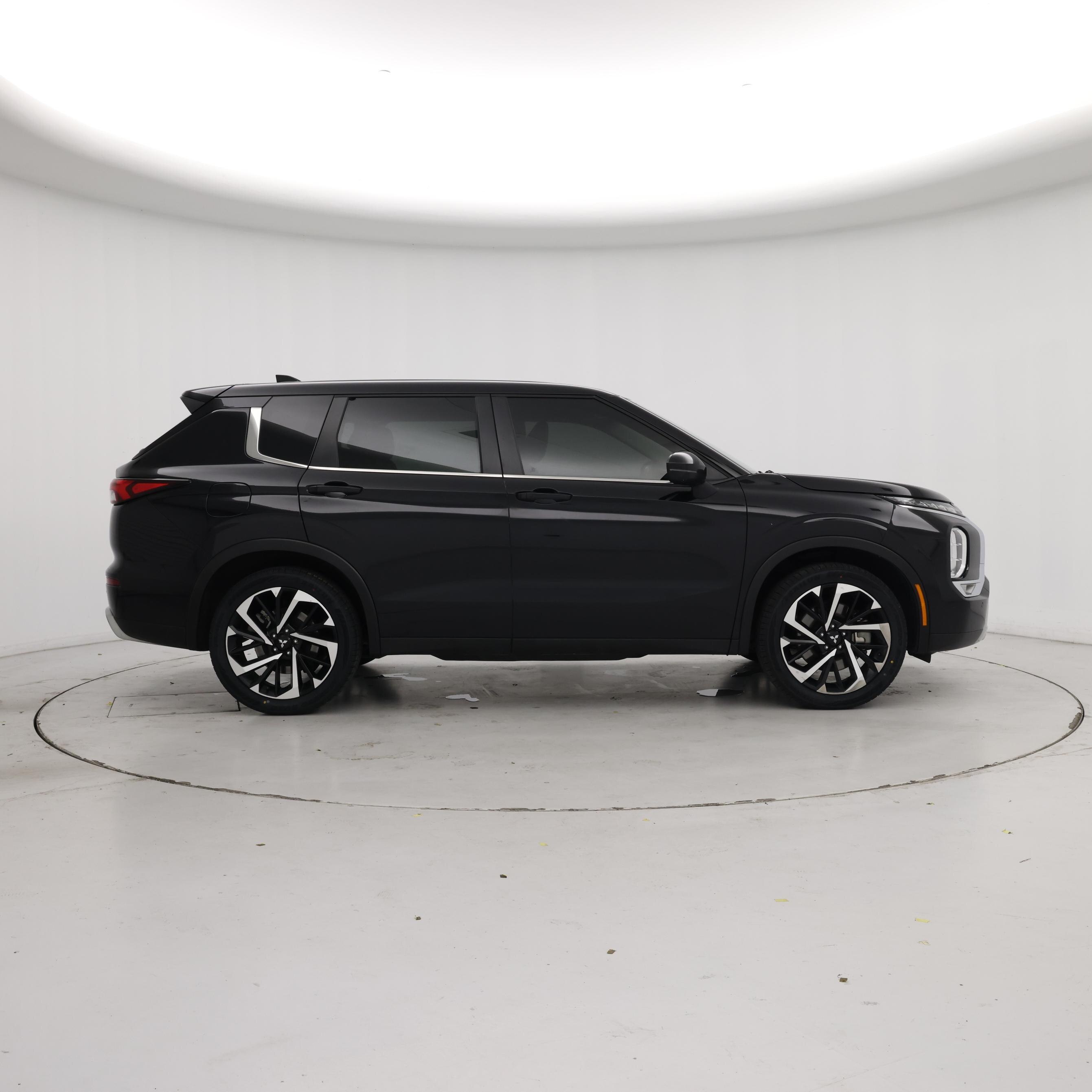 Thumbnail: 2022 Mitsubishi Outlander - 7