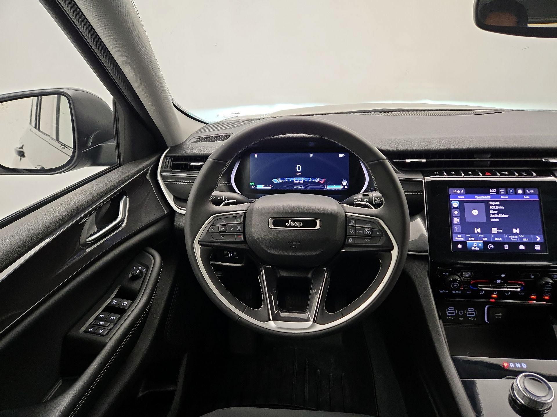 Thumbnail: 2023 Jeep Grand Cherokee - 10