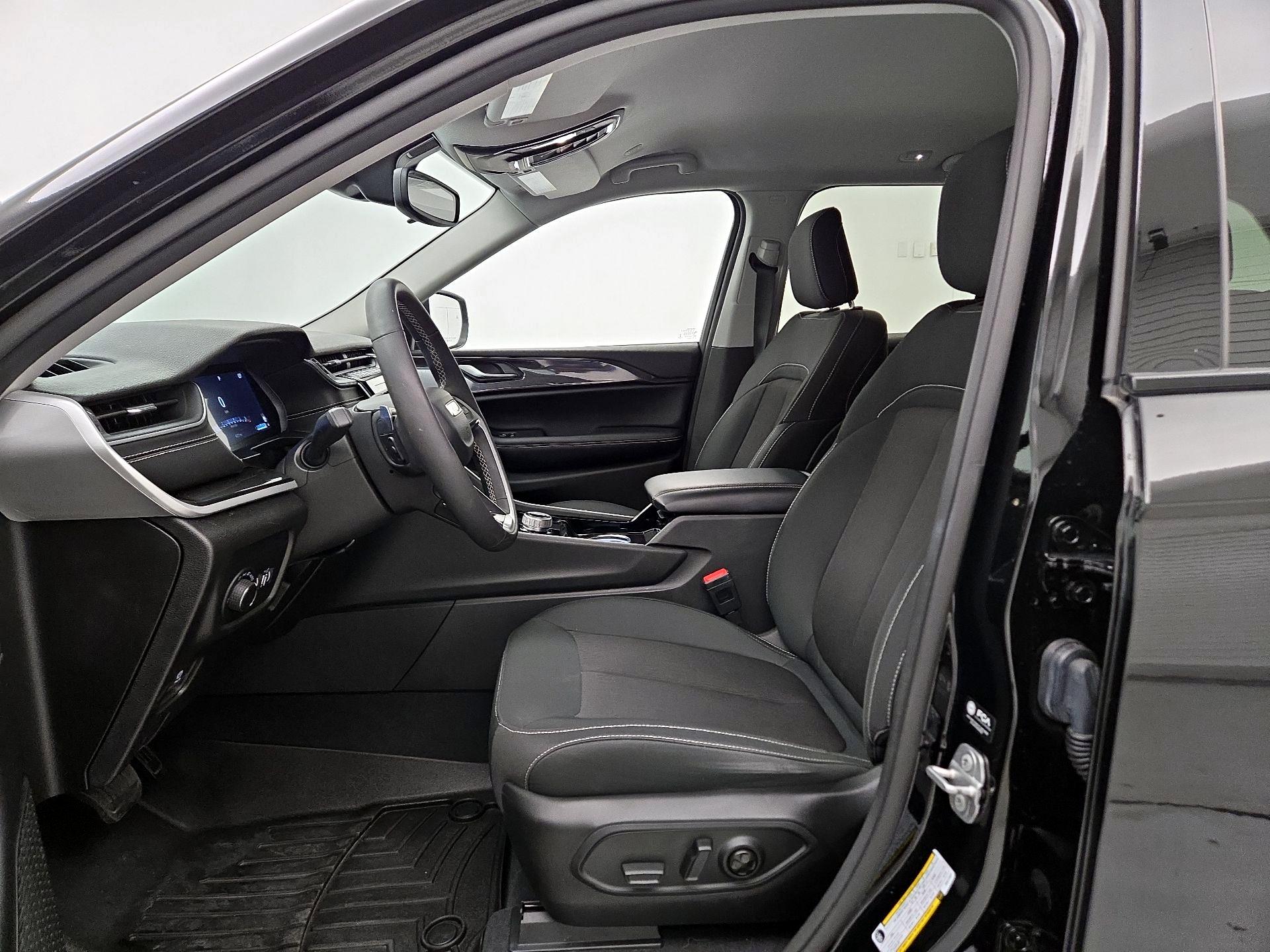 Thumbnail: 2023 Jeep Grand Cherokee - 11