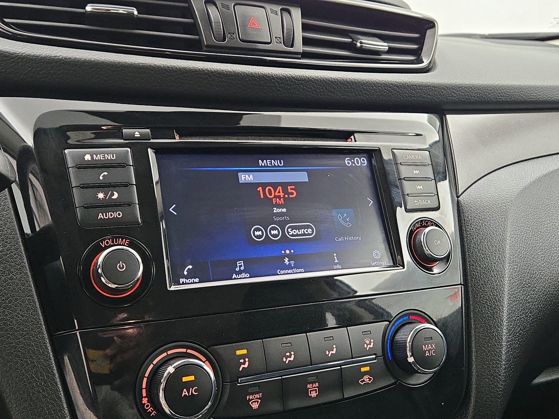 Thumbnail: 2020 Nissan Rogue Sport - 15