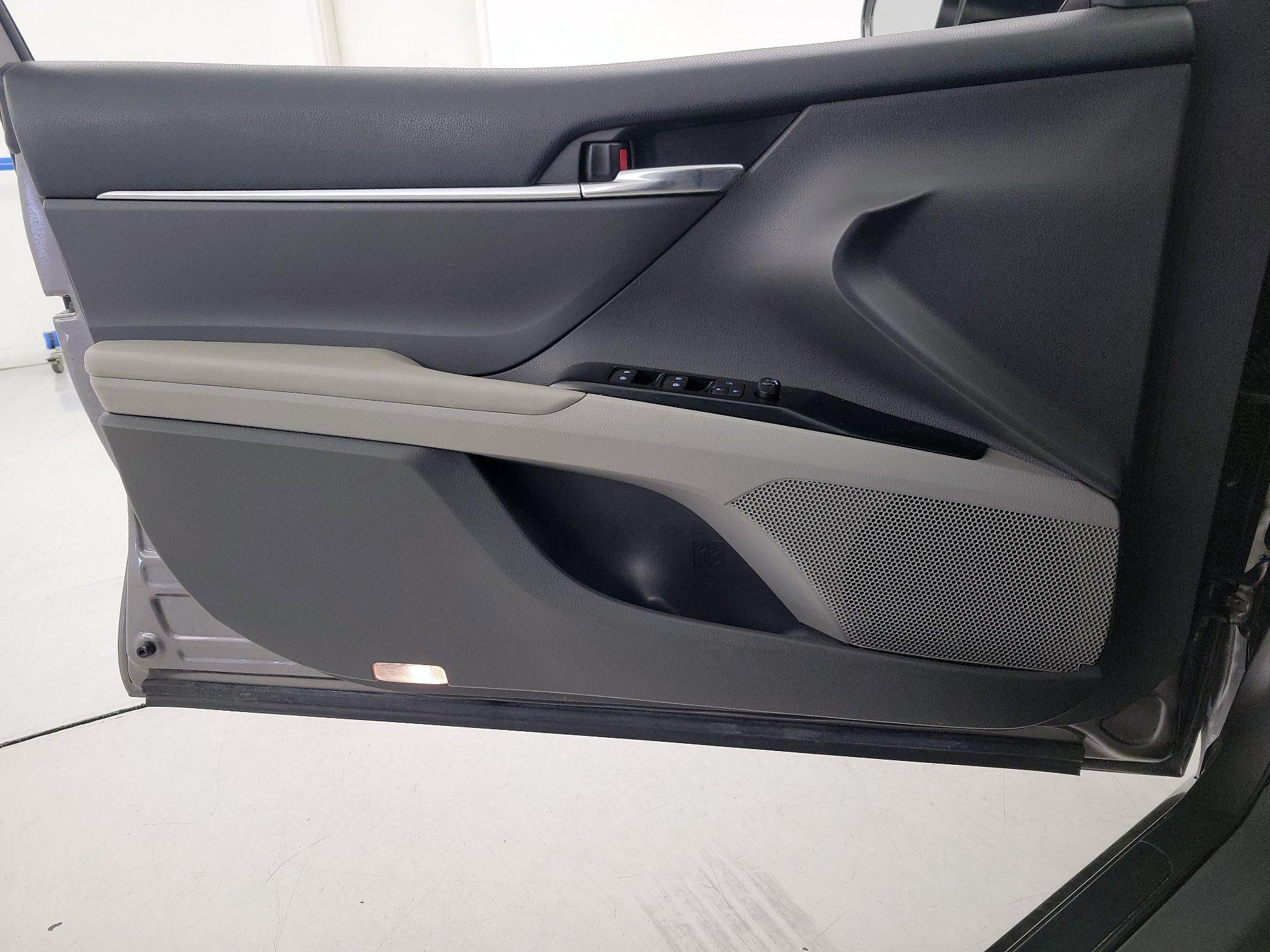 Thumbnail: 2018 Toyota Camry - 12