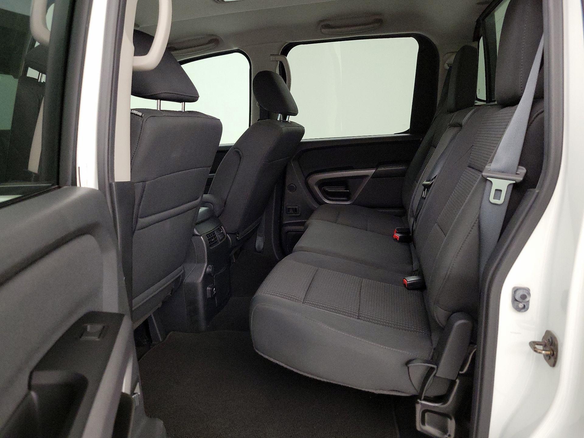 Thumbnail: 2015 Nissan Titan - 18
