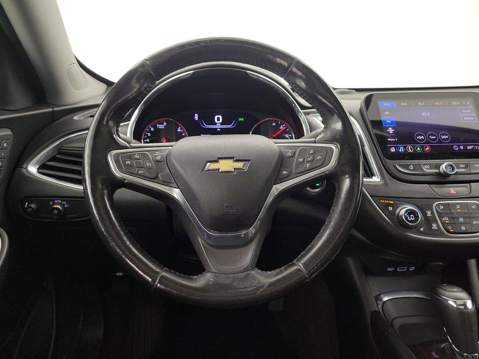 Thumbnail: 2020 Chevrolet Malibu - 10