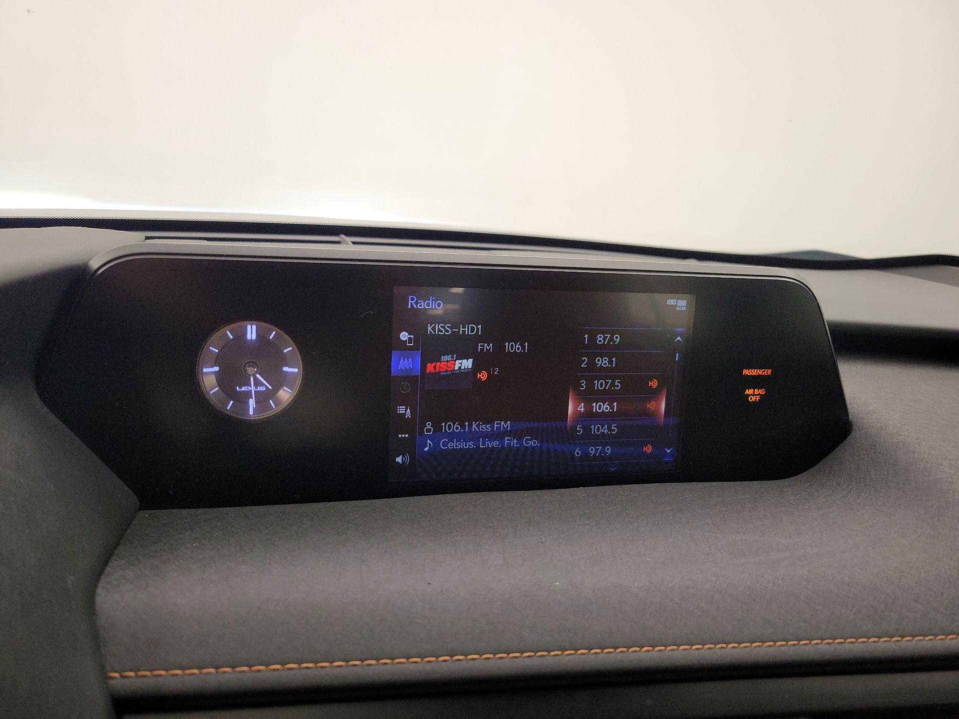 Thumbnail: 2020 Lexus UX - 15
