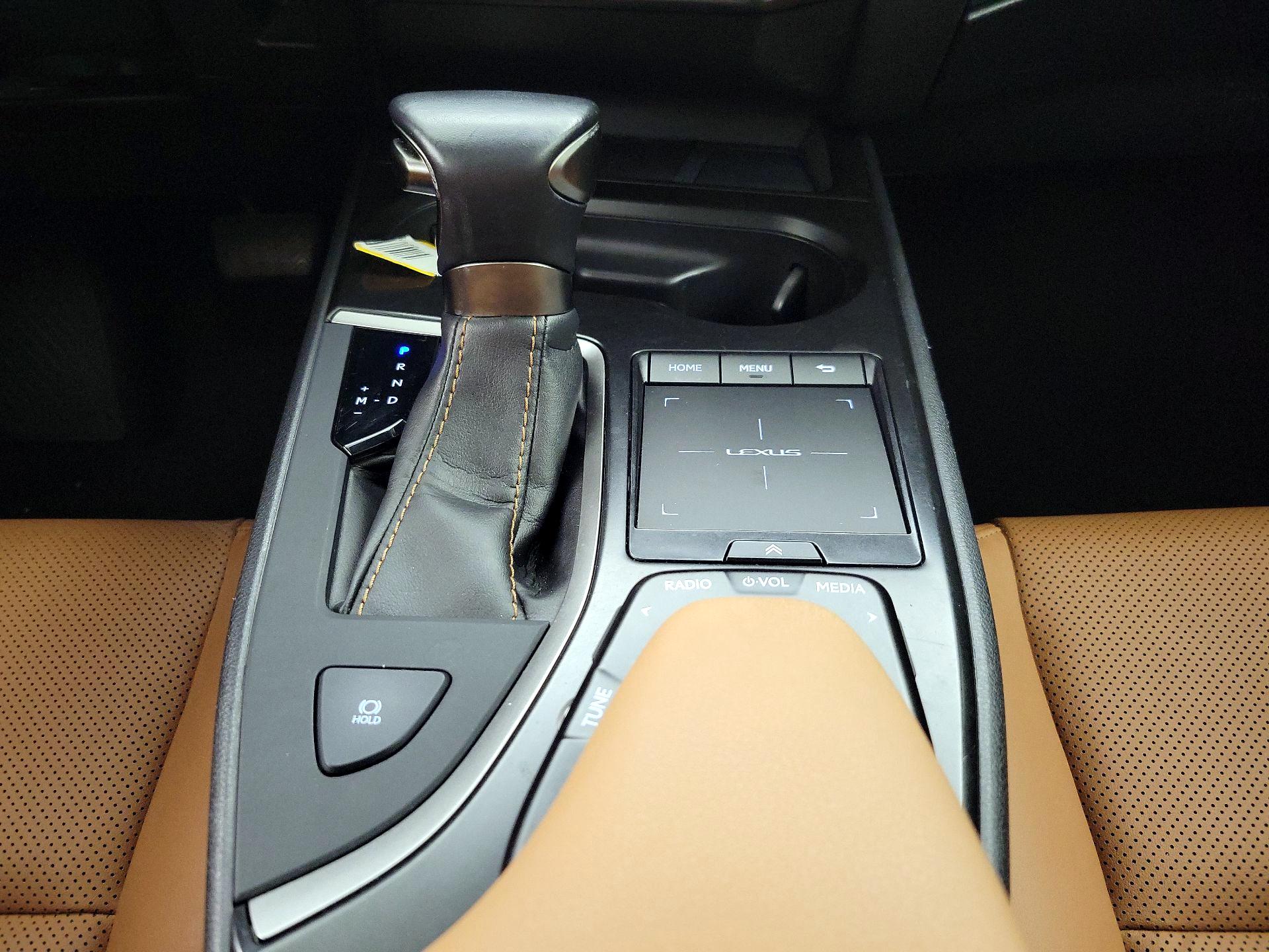 Thumbnail: 2020 Lexus UX - 17