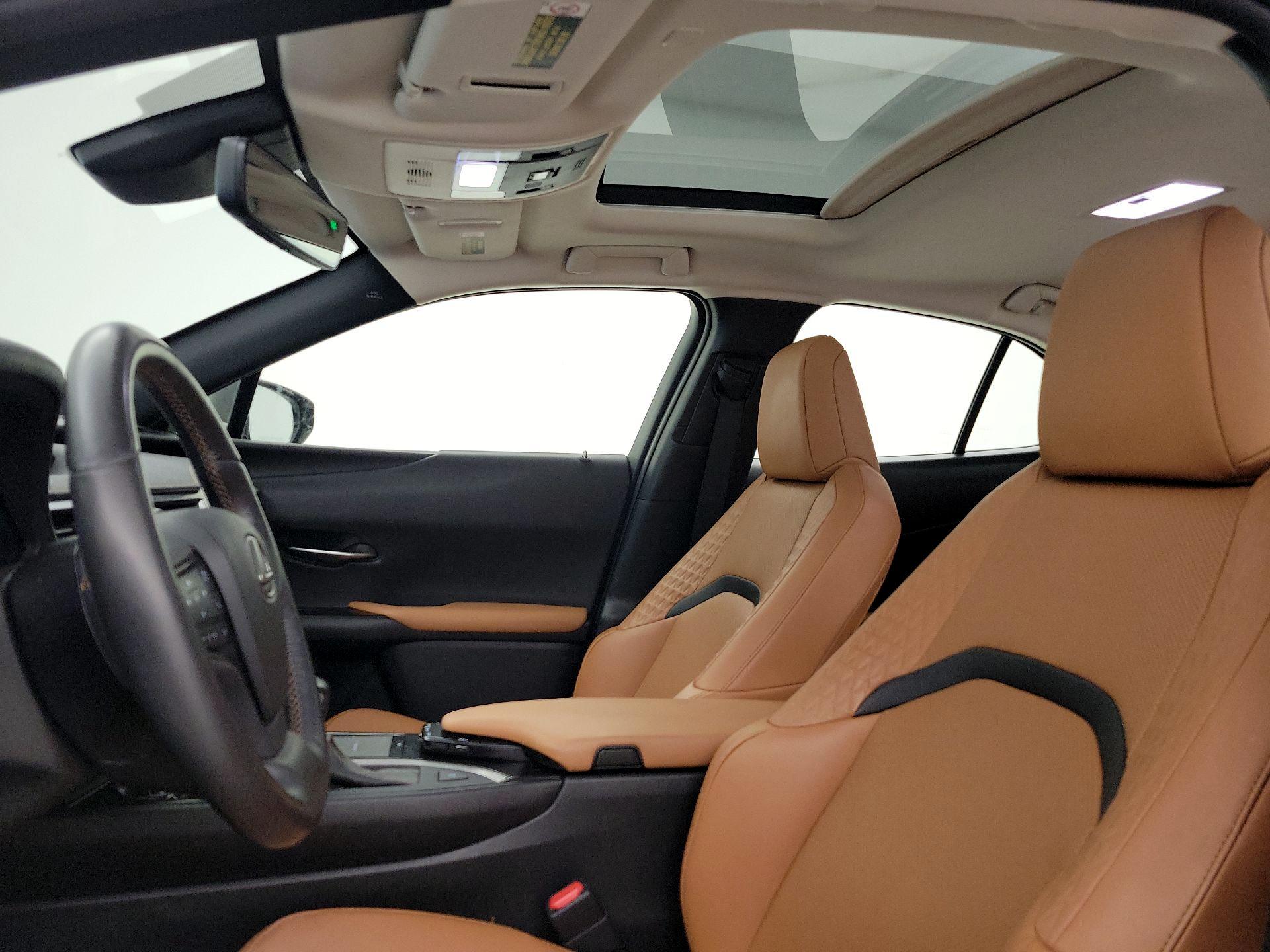 Thumbnail: 2020 Lexus UX - 18