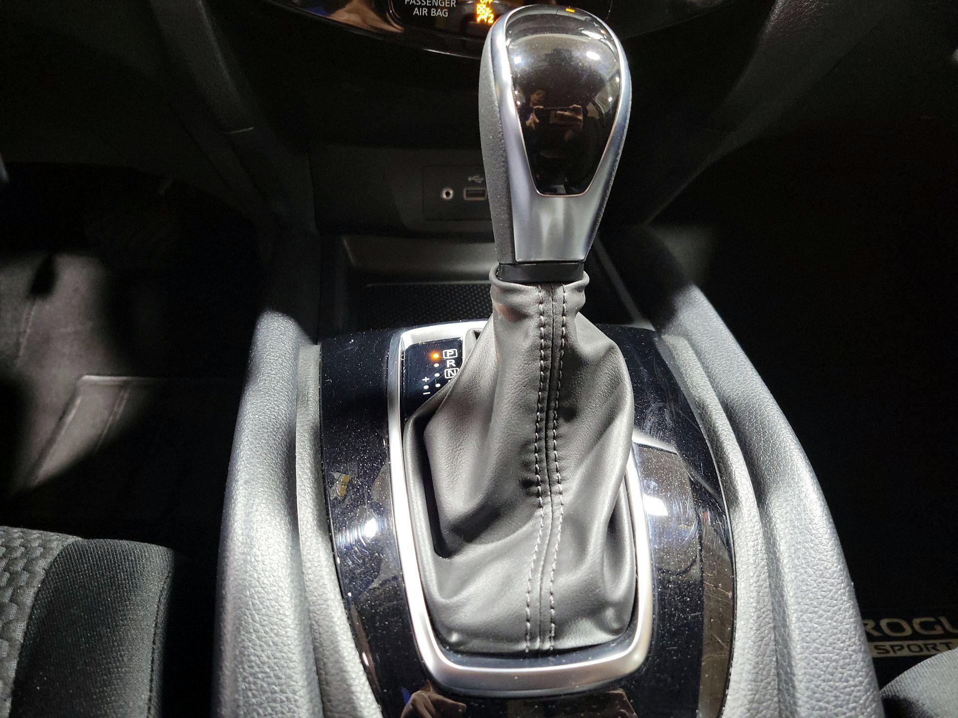 Thumbnail: 2021 Nissan Rogue Sport - 17