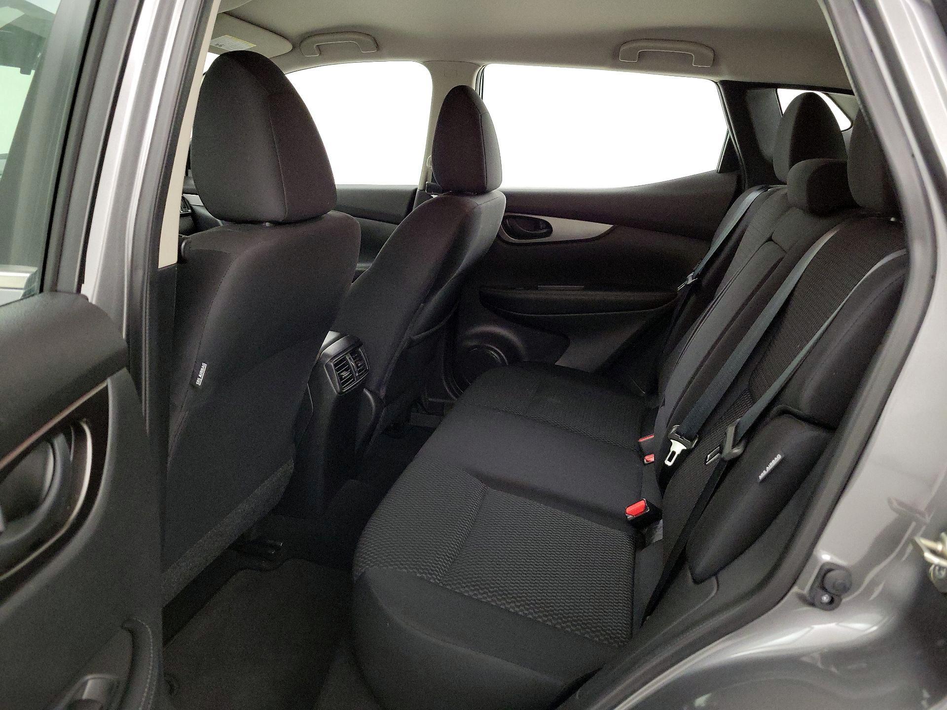 Thumbnail: 2021 Nissan Rogue Sport - 18