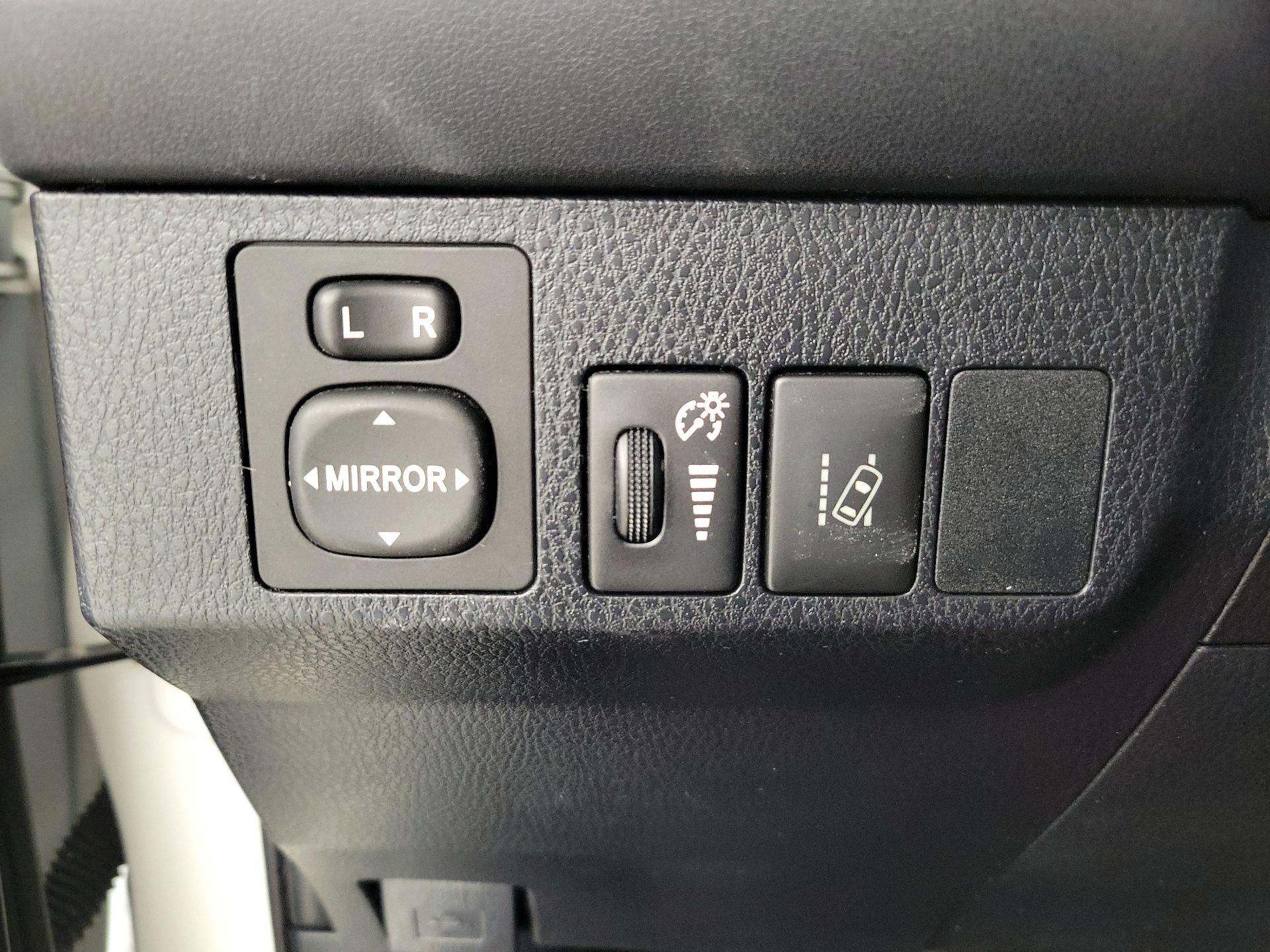 Thumbnail: 2018 Toyota RAV4 - 13
