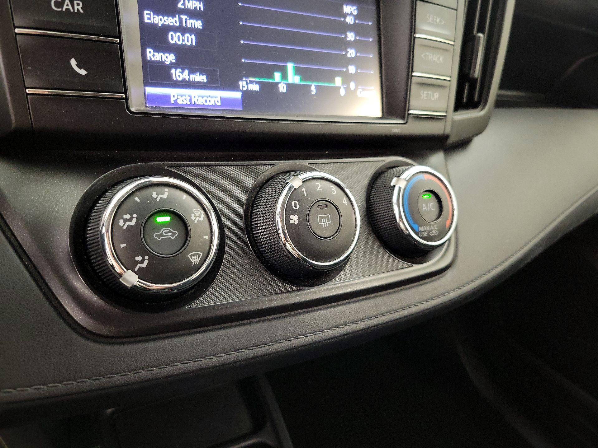 Thumbnail: 2018 Toyota RAV4 - 16