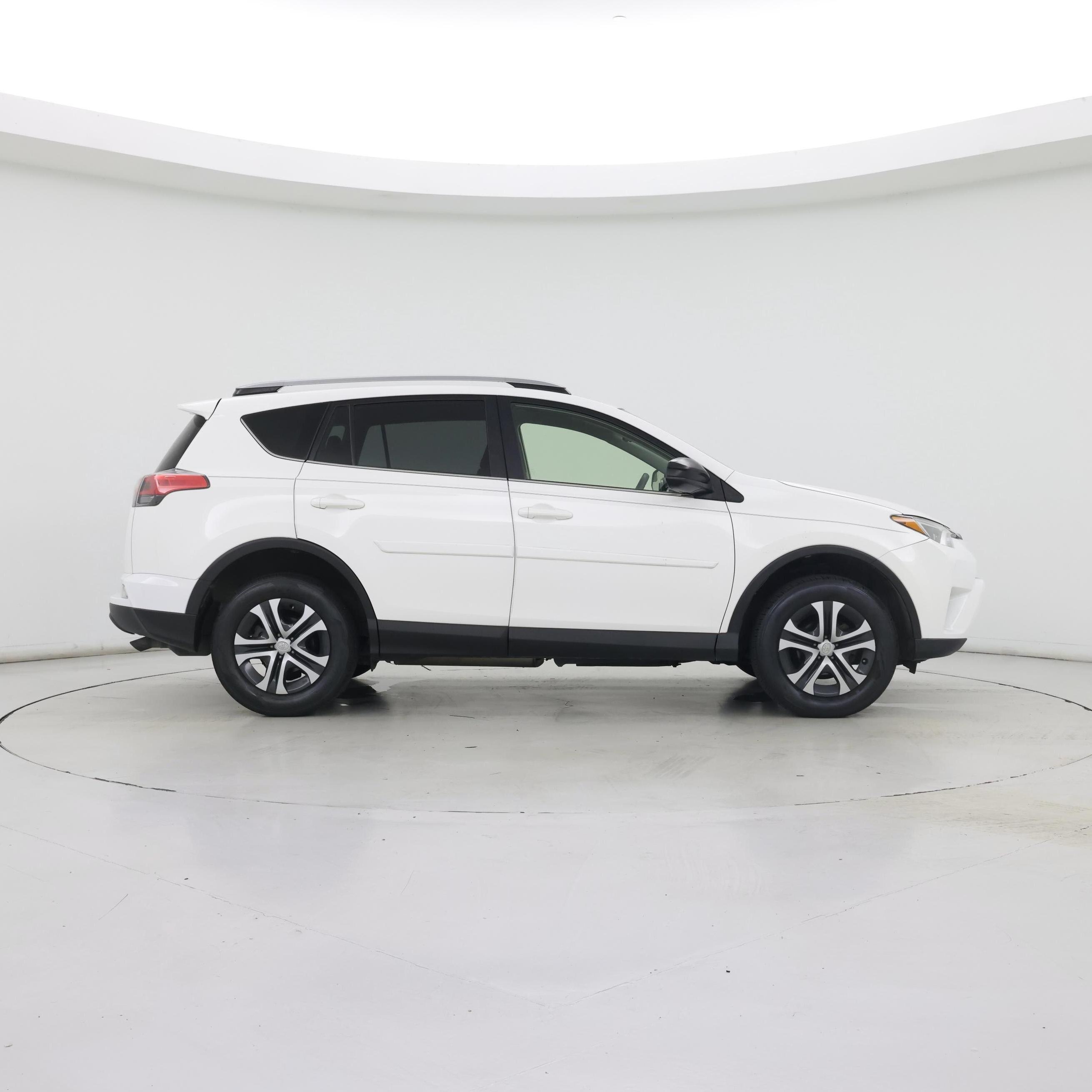 Thumbnail: 2018 Toyota RAV4 - 7