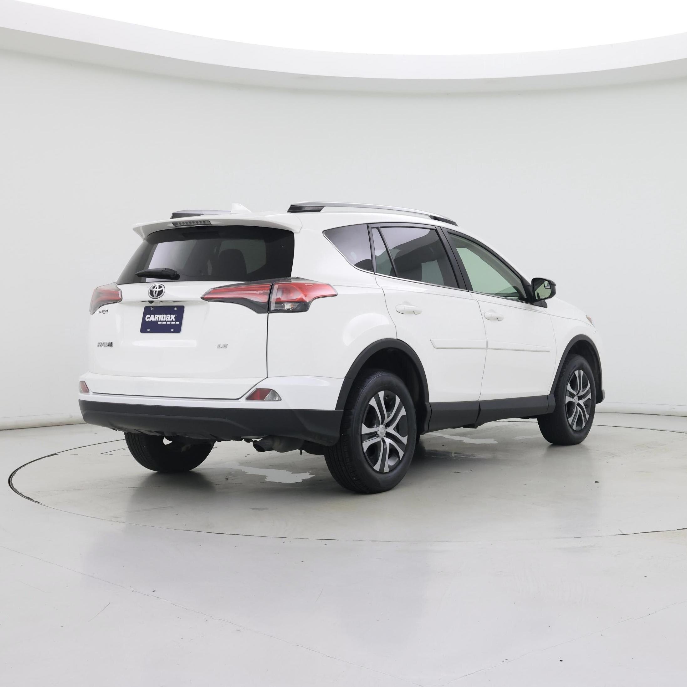 Thumbnail: 2018 Toyota RAV4 - 8