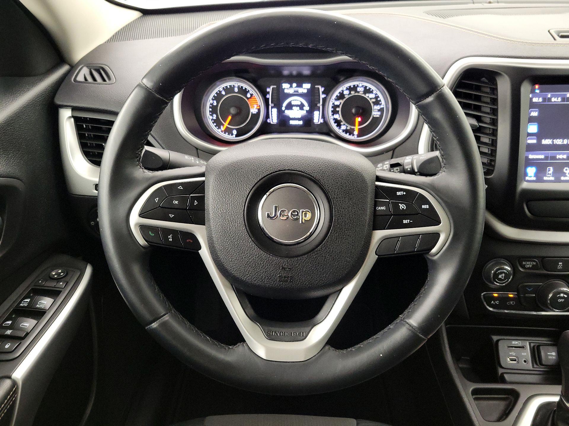 Thumbnail: 2018 Jeep Cherokee - 10