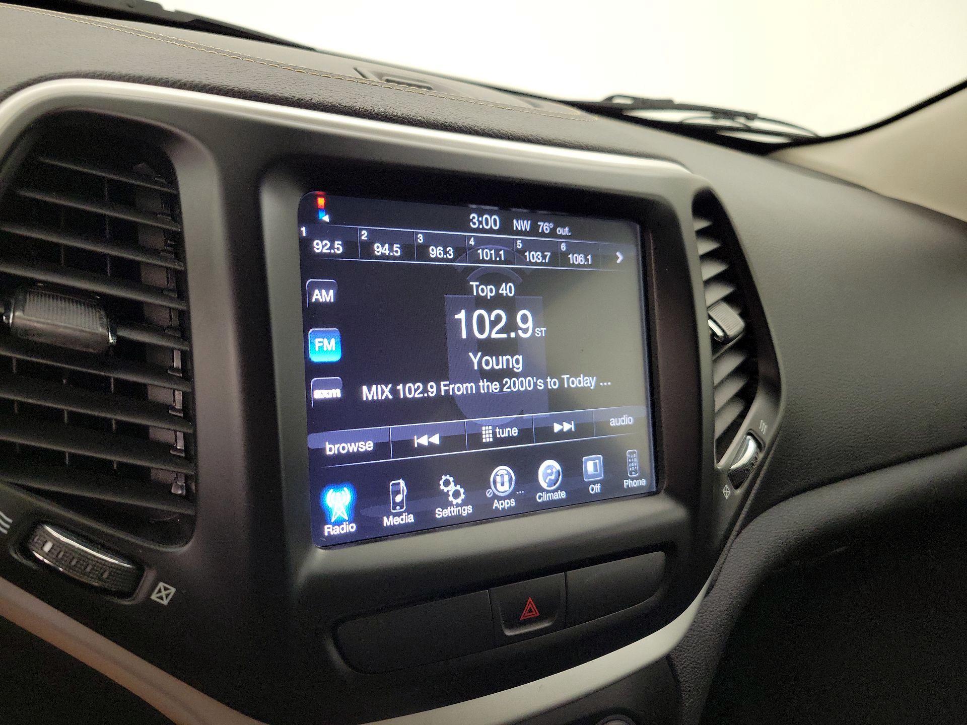 Thumbnail: 2018 Jeep Cherokee - 15