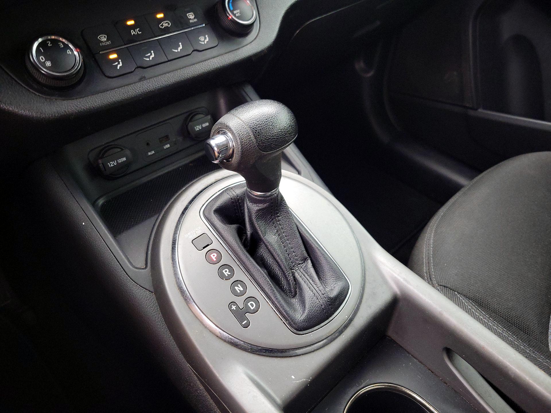 Thumbnail: 2015 Kia Sportage - 16