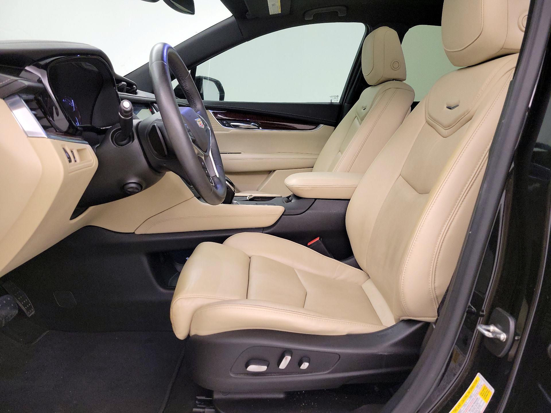 Thumbnail: 2017 Cadillac XT5 - 11