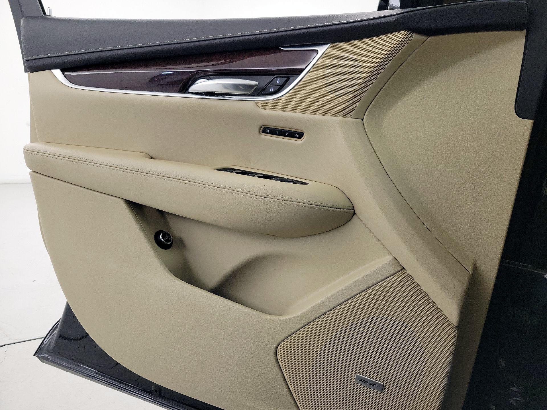 Thumbnail: 2017 Cadillac XT5 - 12