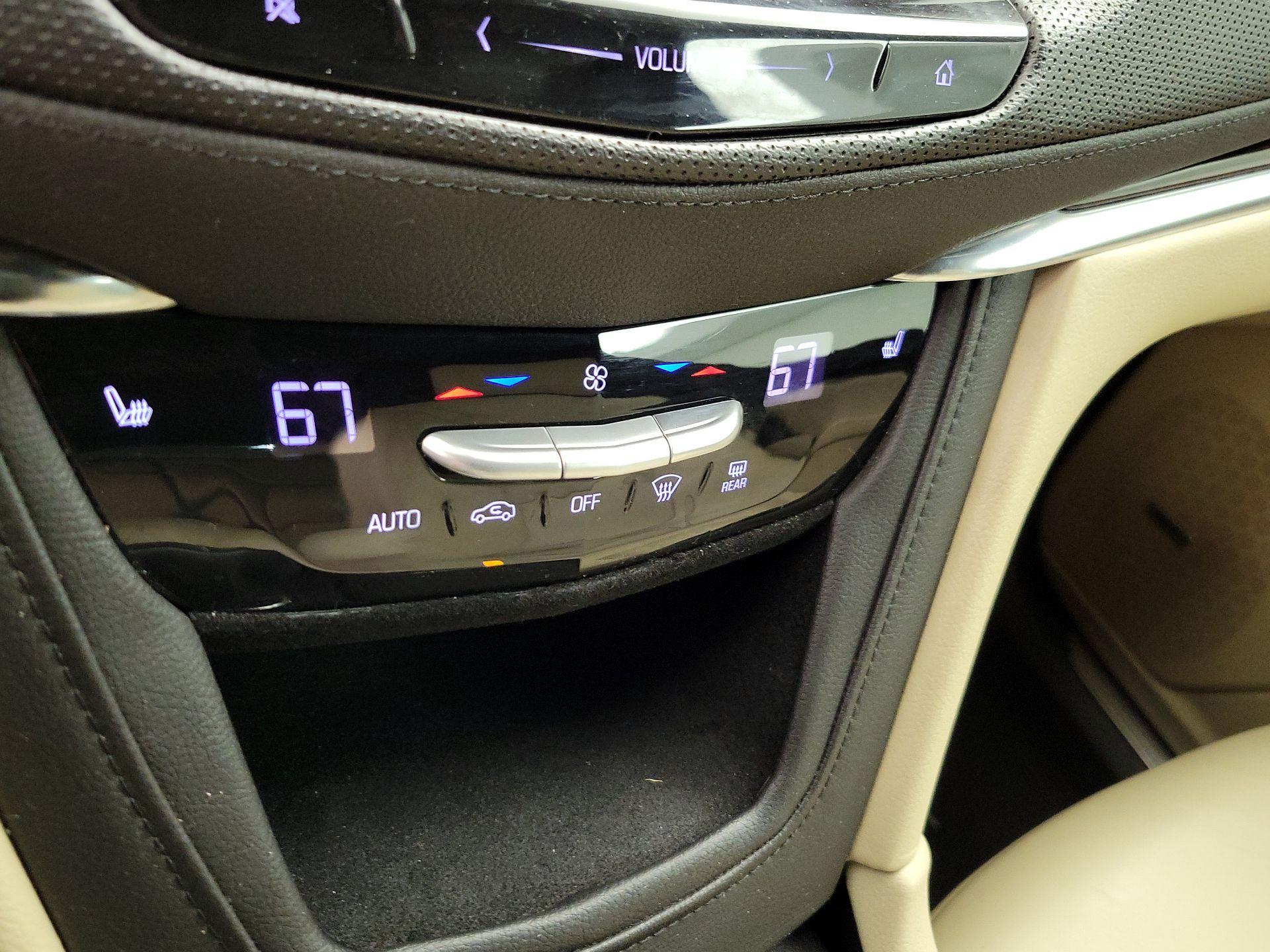 Thumbnail: 2017 Cadillac XT5 - 17