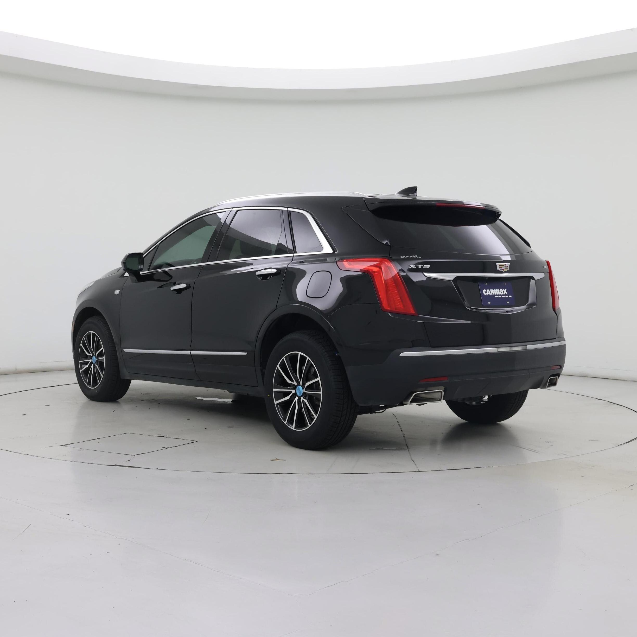 Thumbnail: 2017 Cadillac XT5 - 2