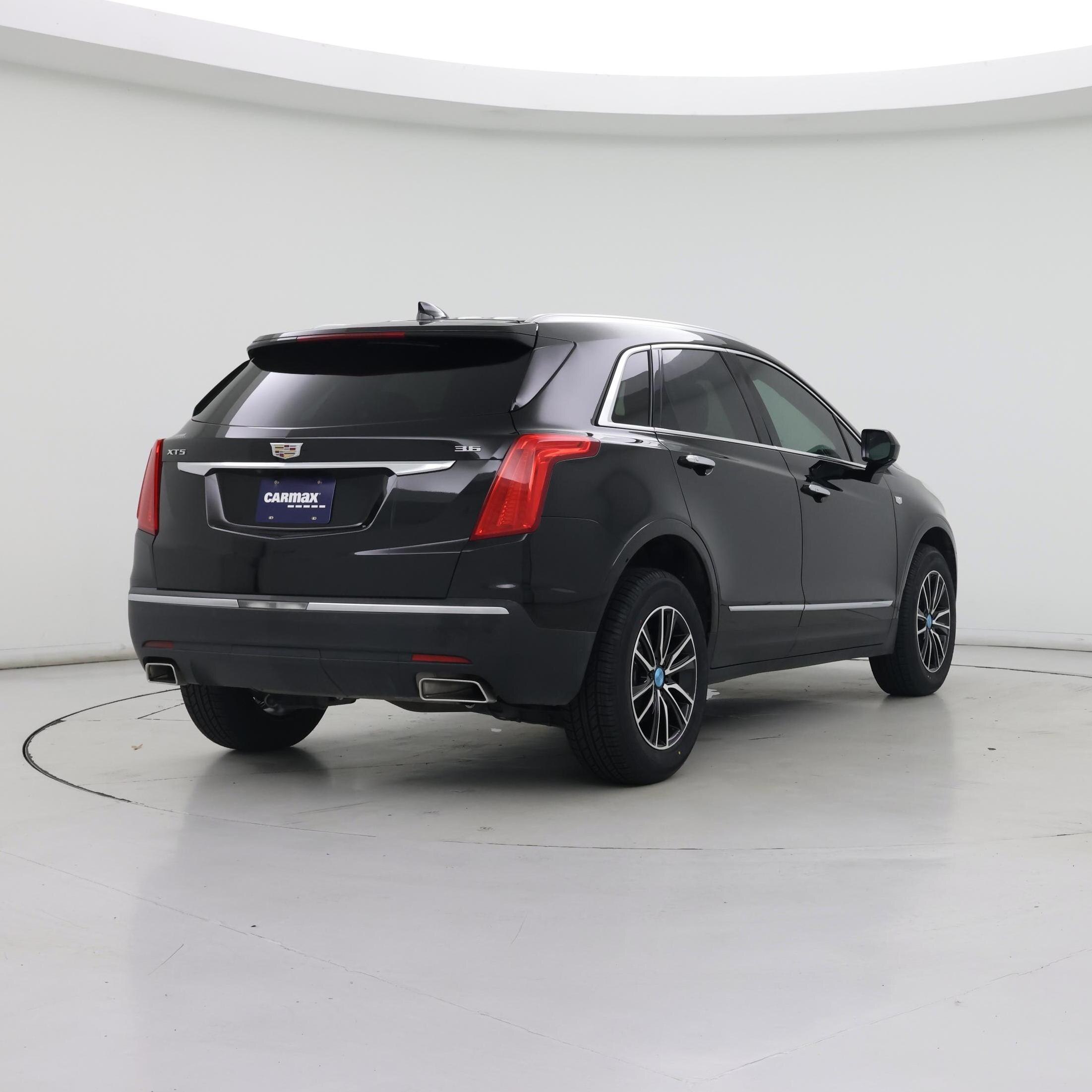 Thumbnail: 2017 Cadillac XT5 - 8