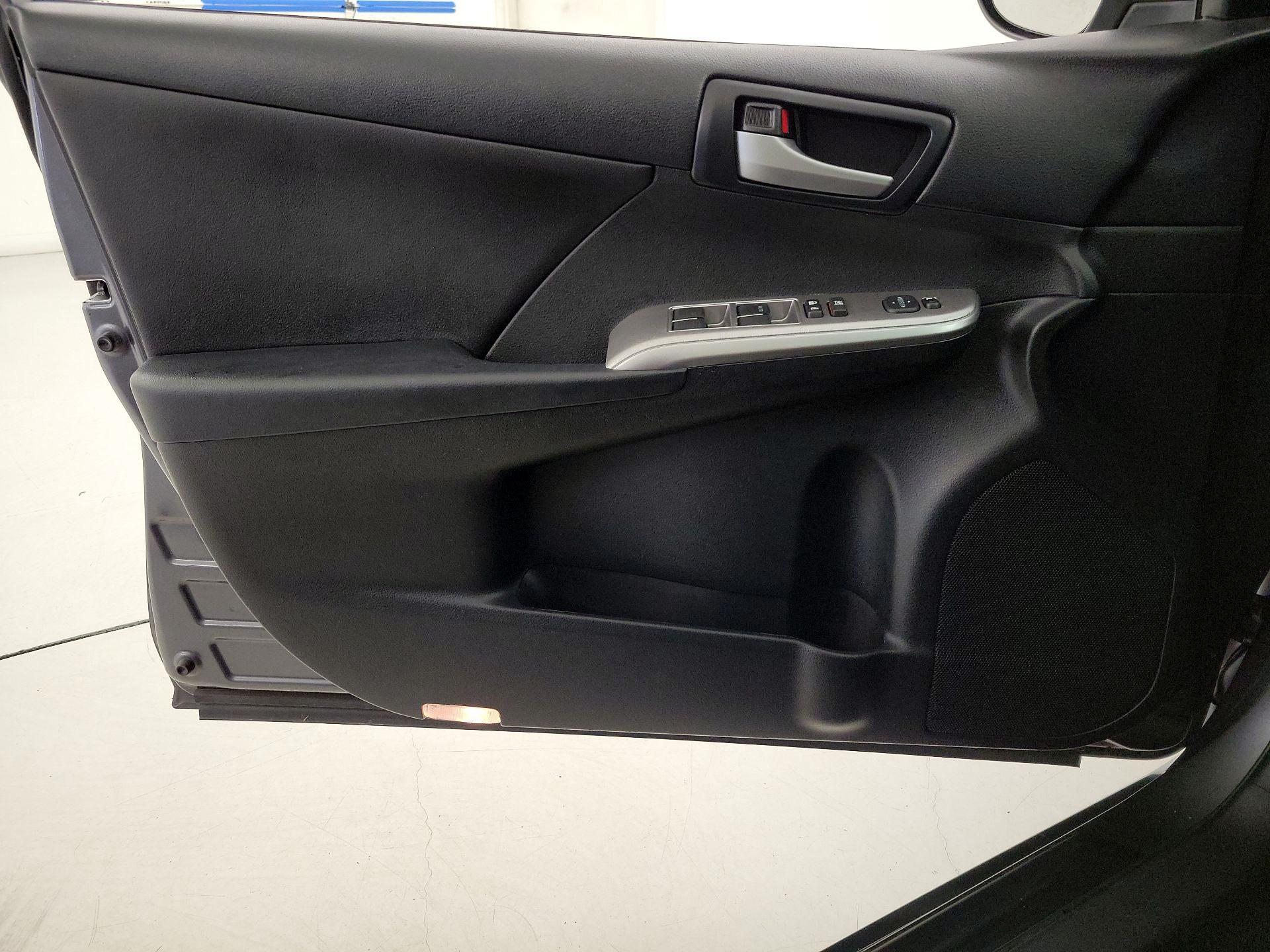 Thumbnail: 2013 Toyota Camry - 12
