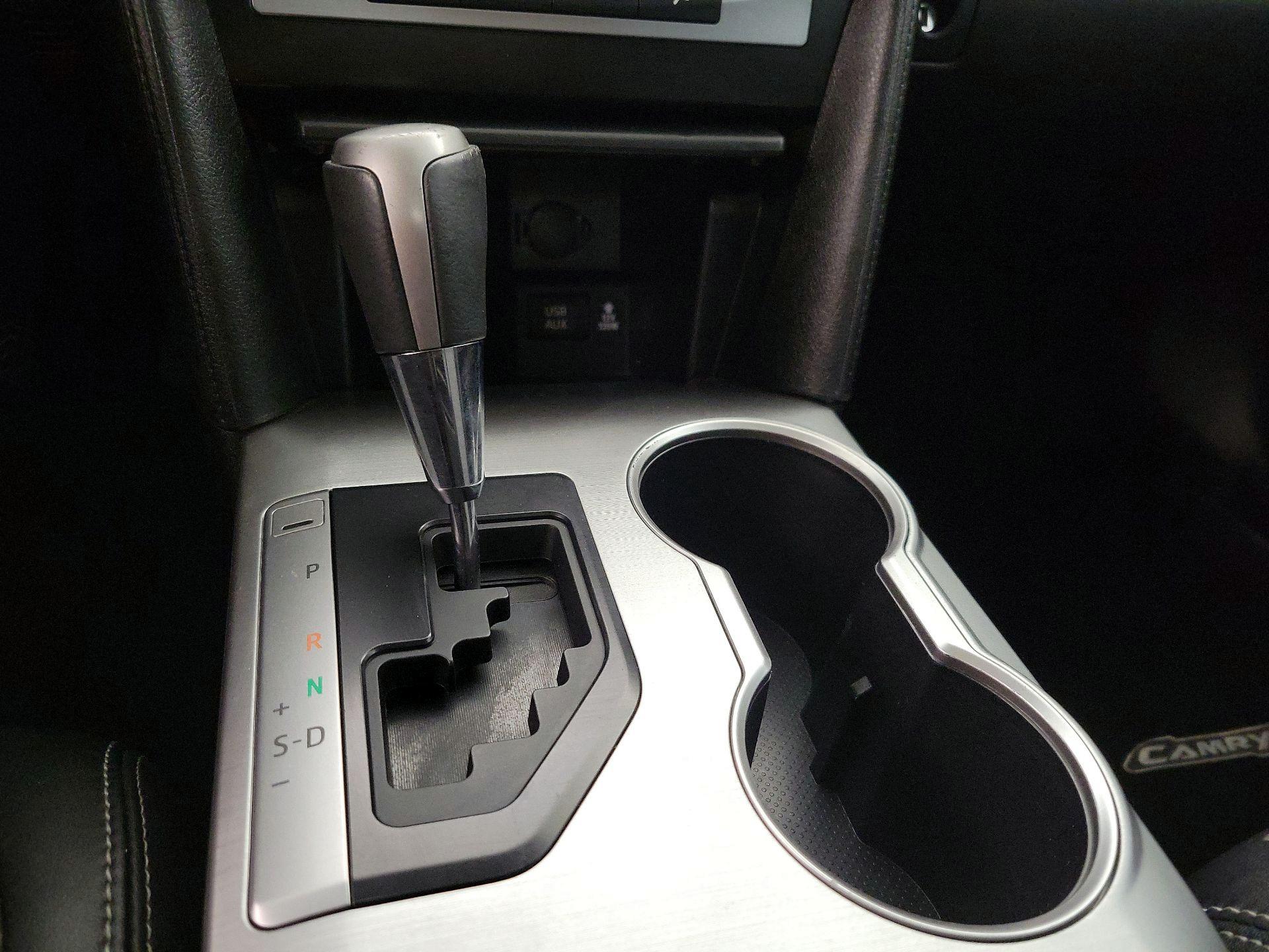 Thumbnail: 2013 Toyota Camry - 17