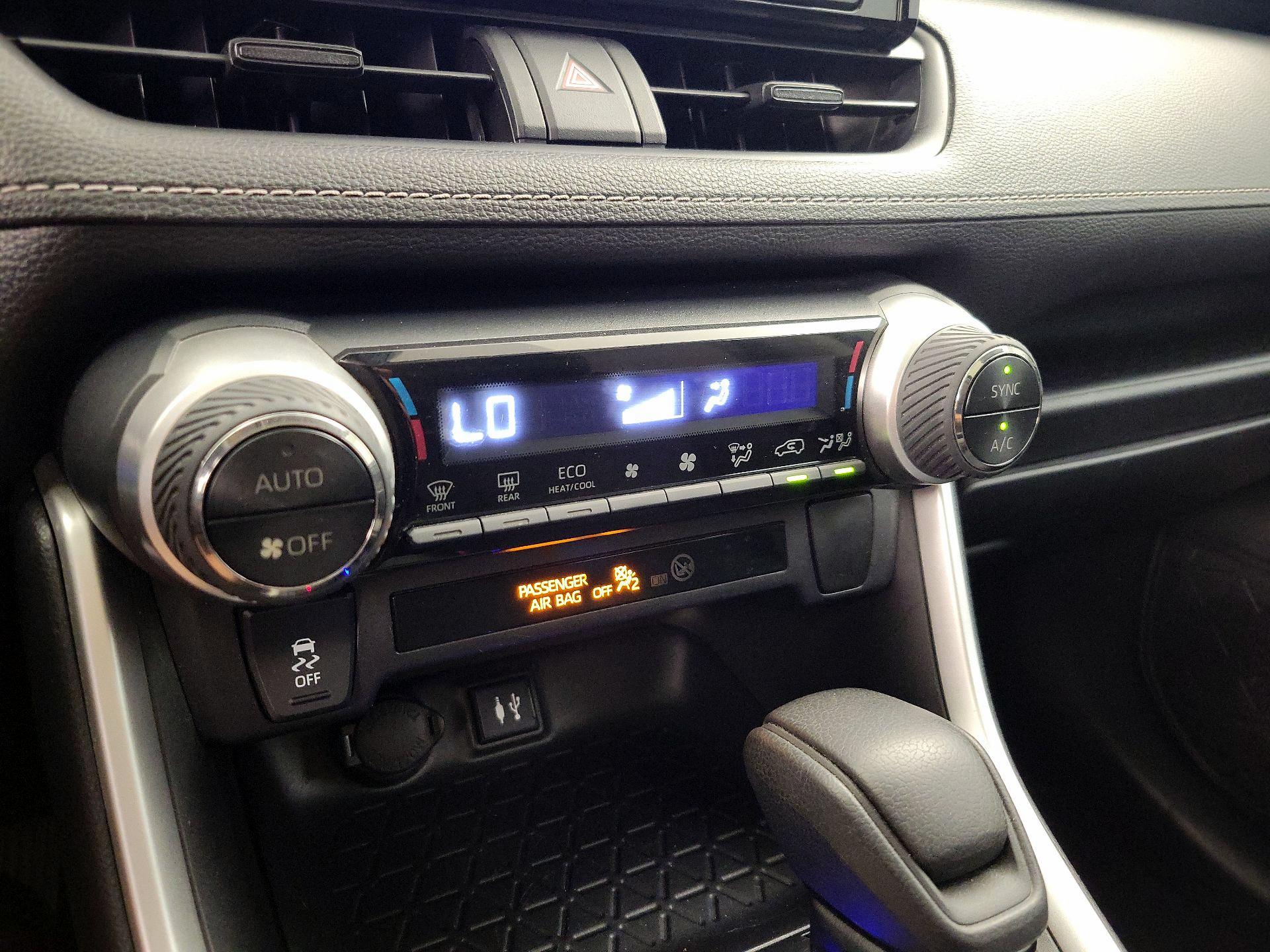 Thumbnail: 2019 Toyota RAV4 - 16