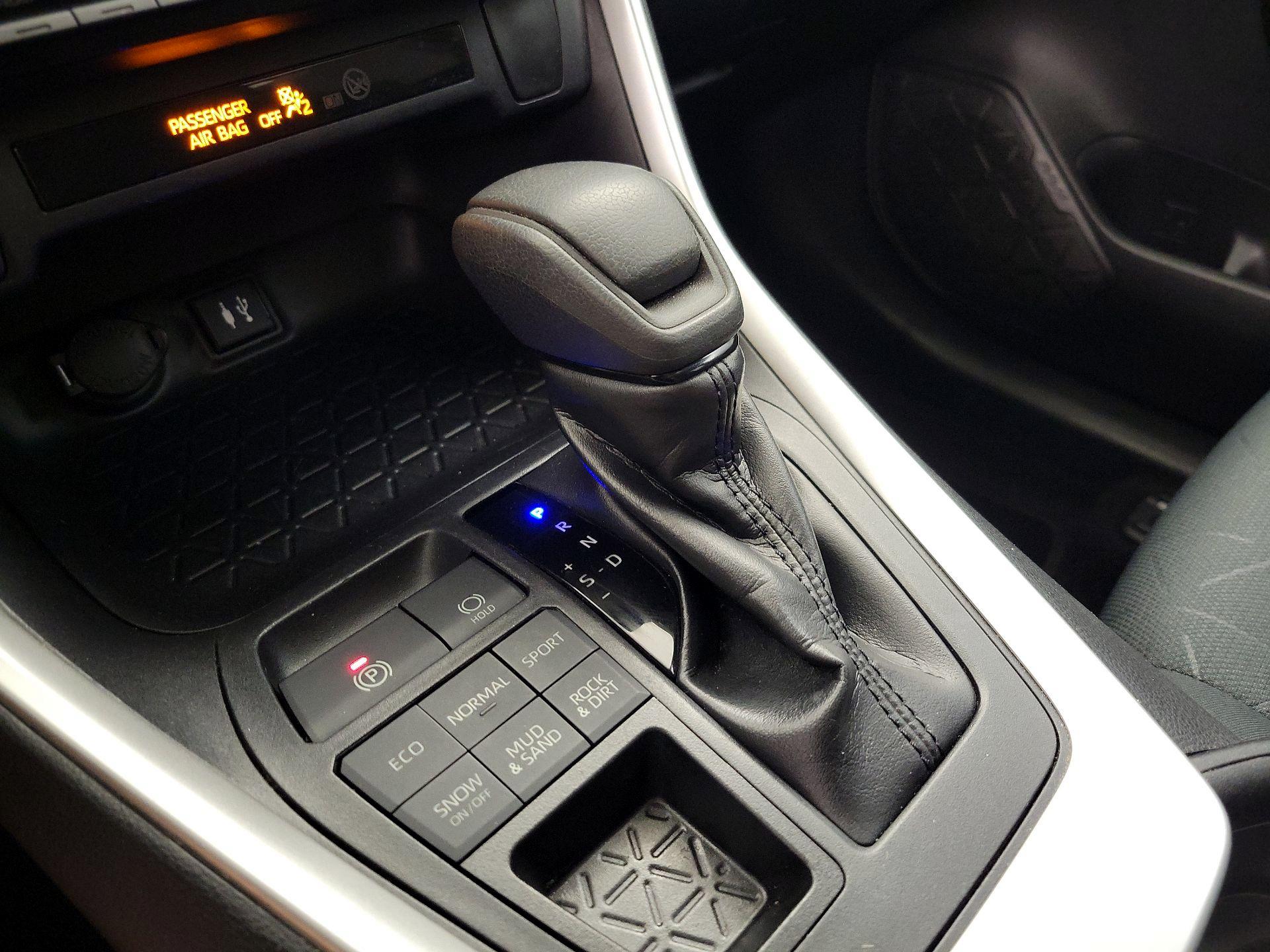 Thumbnail: 2019 Toyota RAV4 - 17