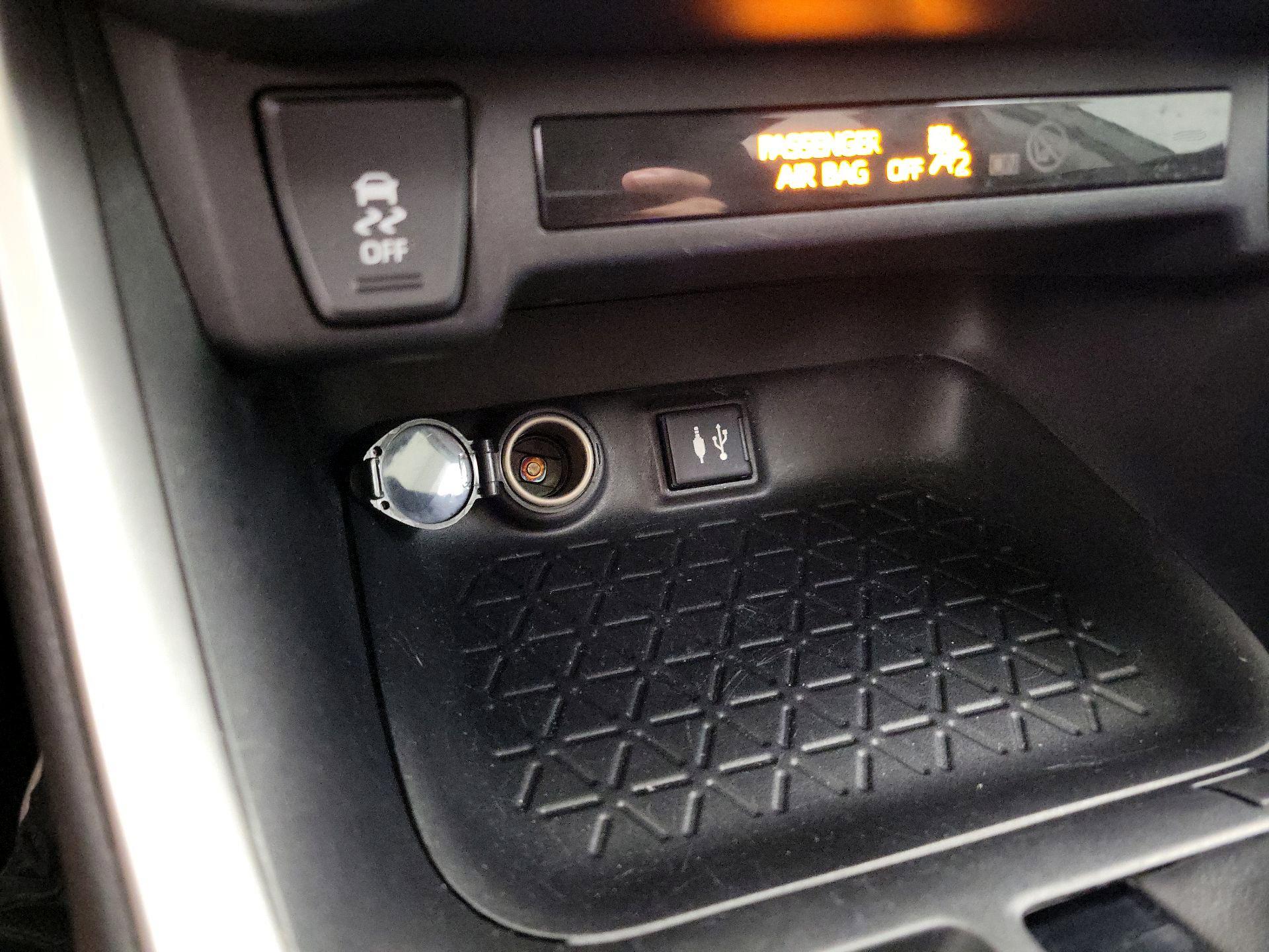 Thumbnail: 2019 Toyota RAV4 - 18