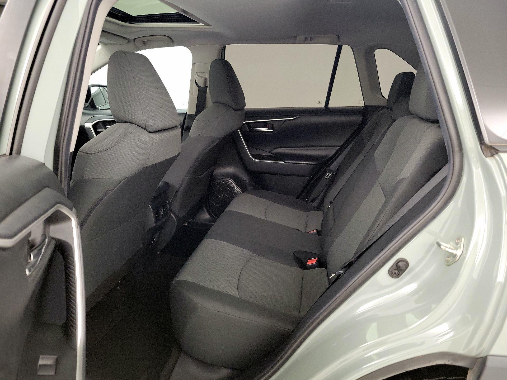 Thumbnail: 2019 Toyota RAV4 - 20
