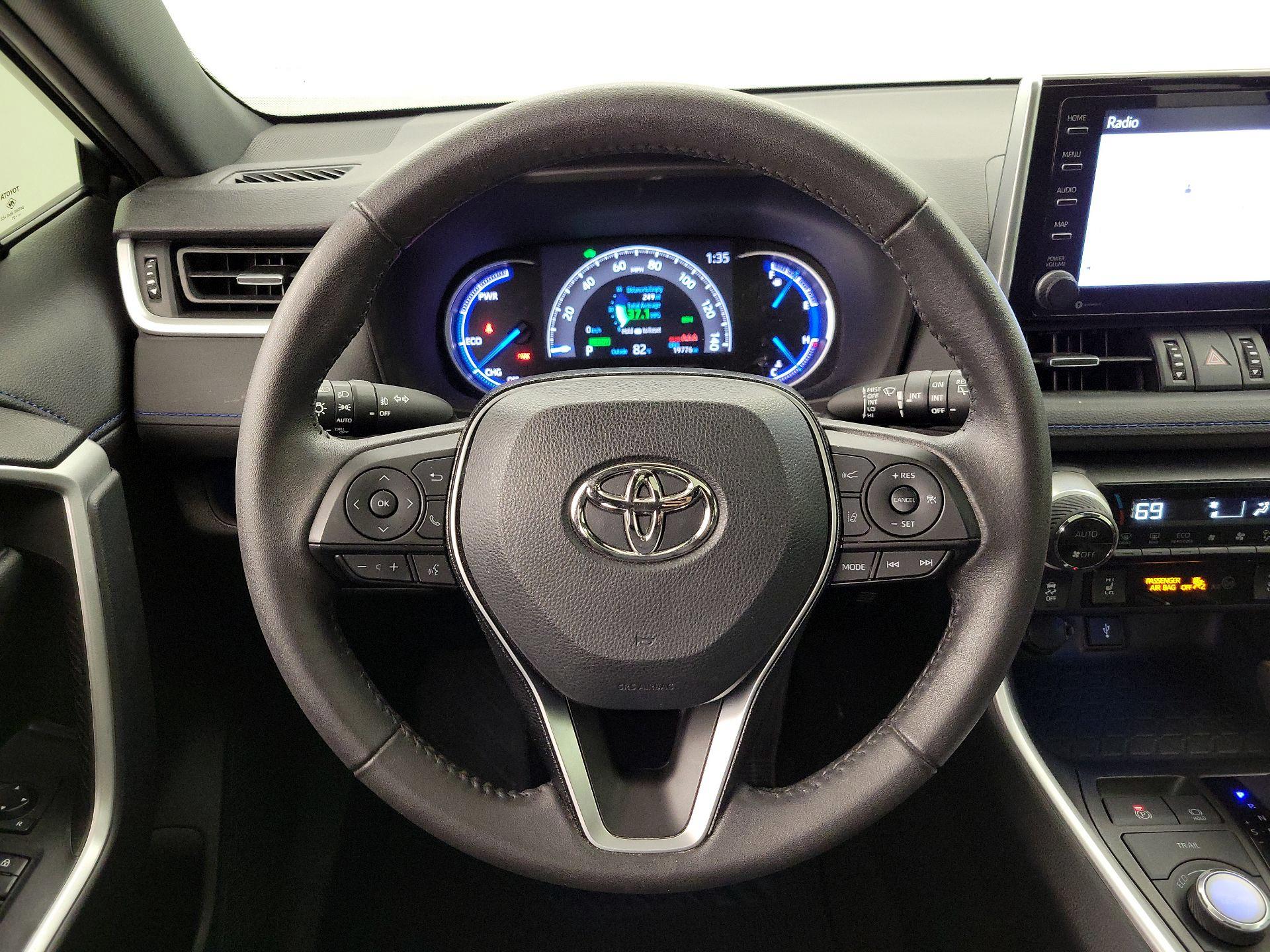 Thumbnail: 2021 Toyota RAV4 - 10