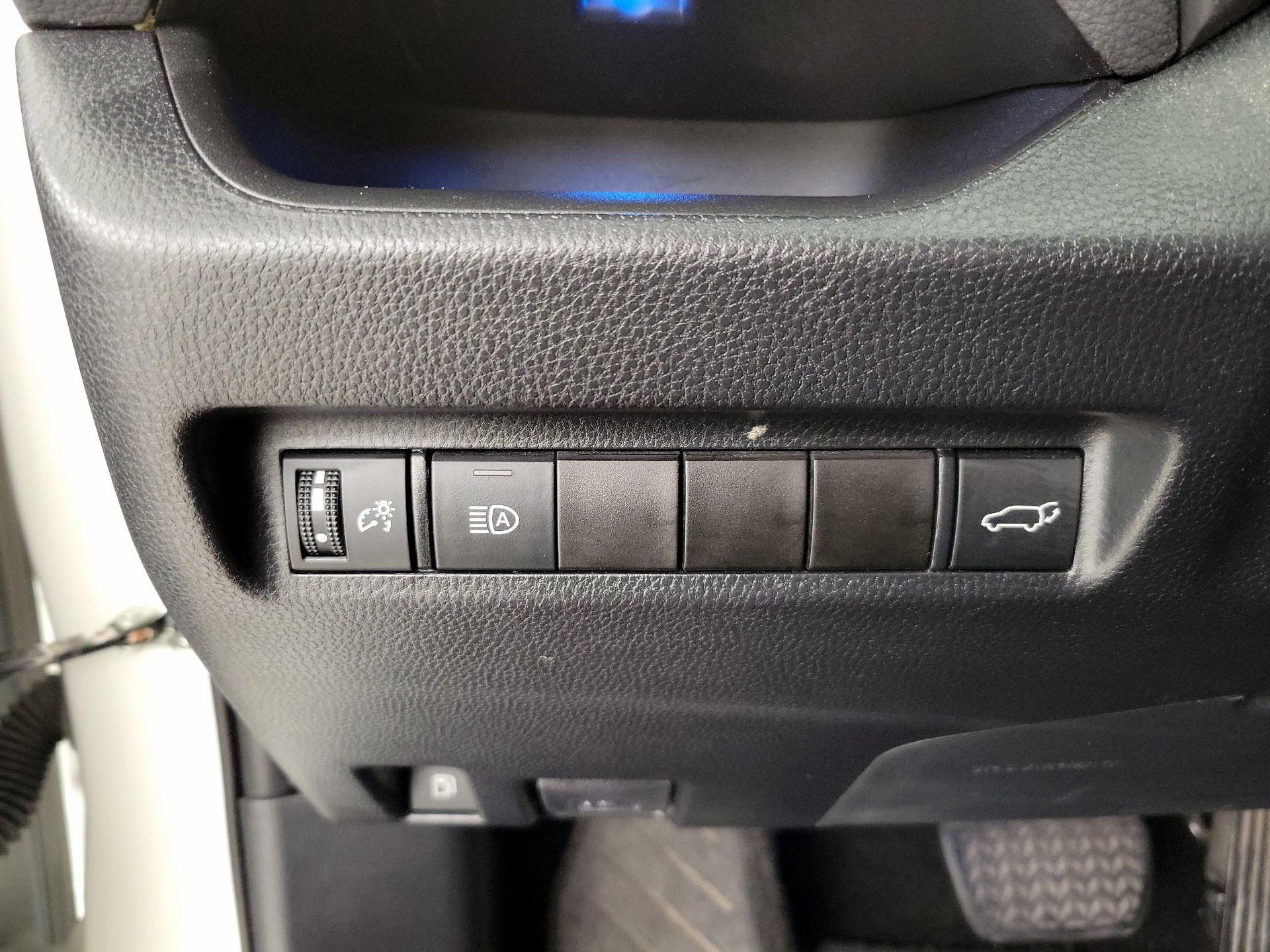 Thumbnail: 2021 Toyota RAV4 - 13