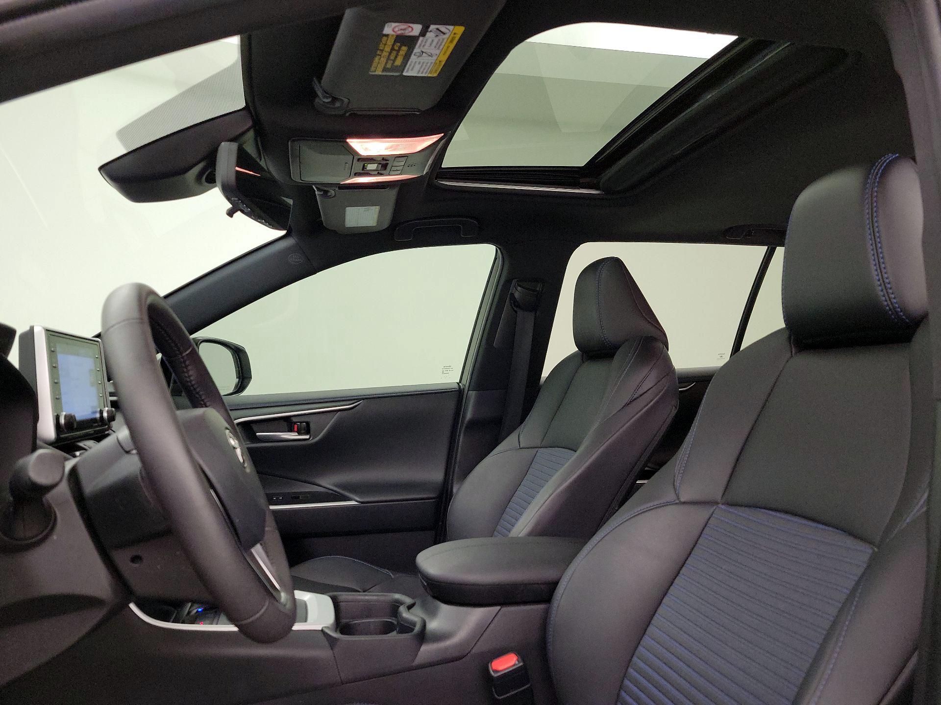 Thumbnail: 2021 Toyota RAV4 - 18