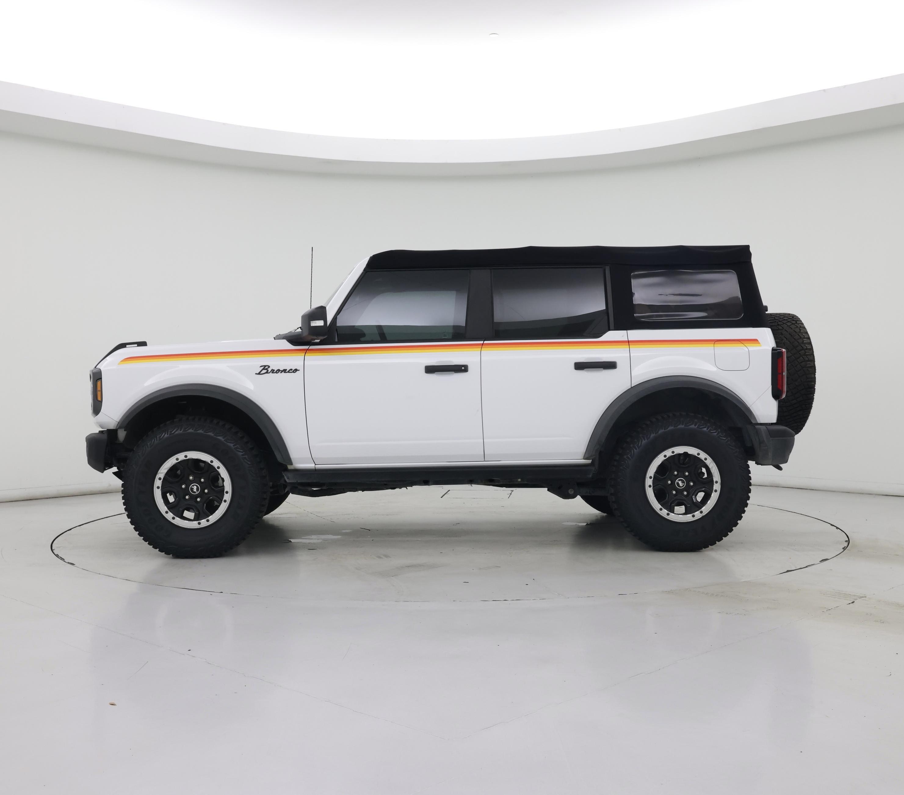 Thumbnail: 2022 Ford Bronco - 3