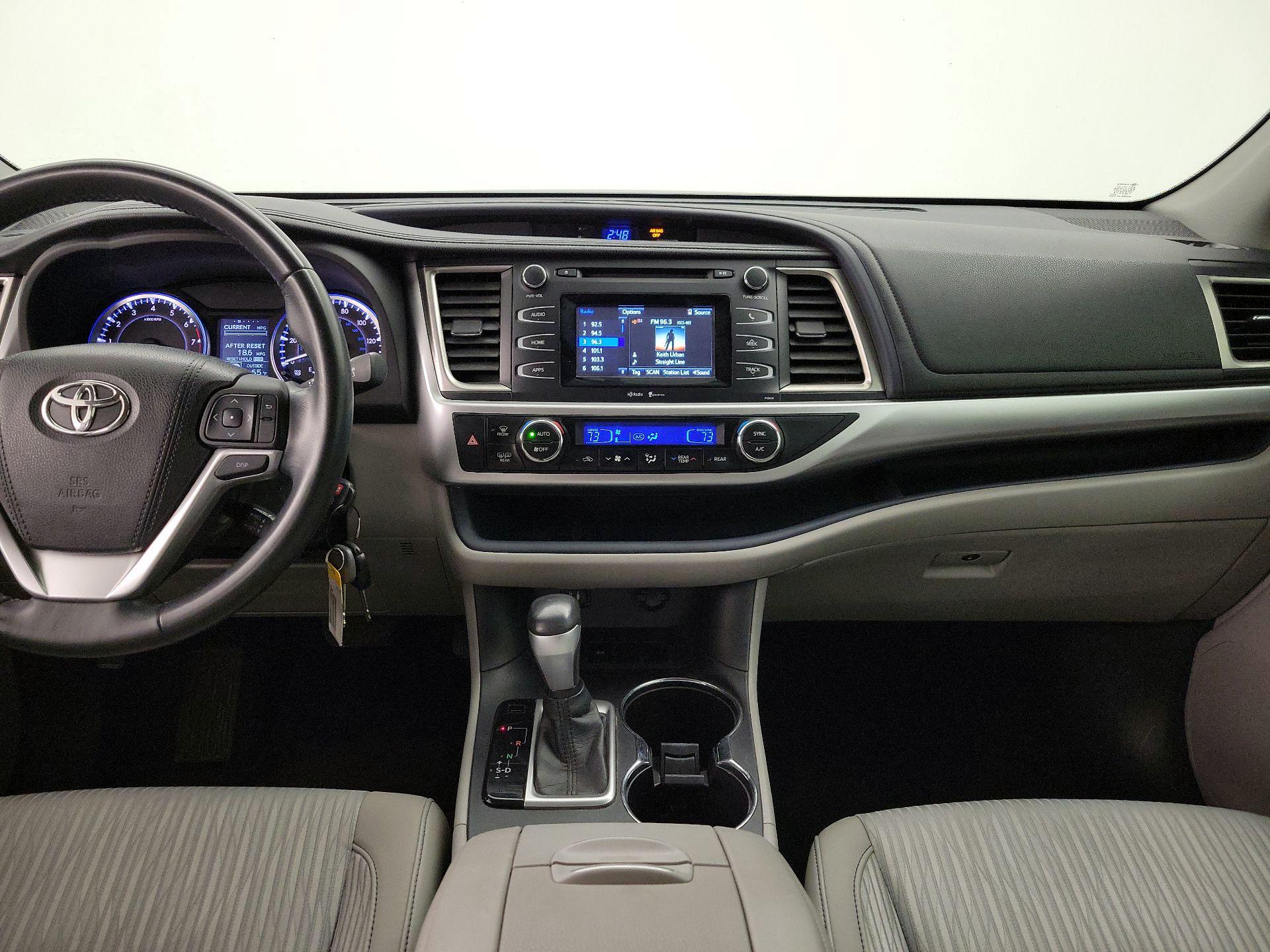 Thumbnail: 2015 Toyota Highlander - 9