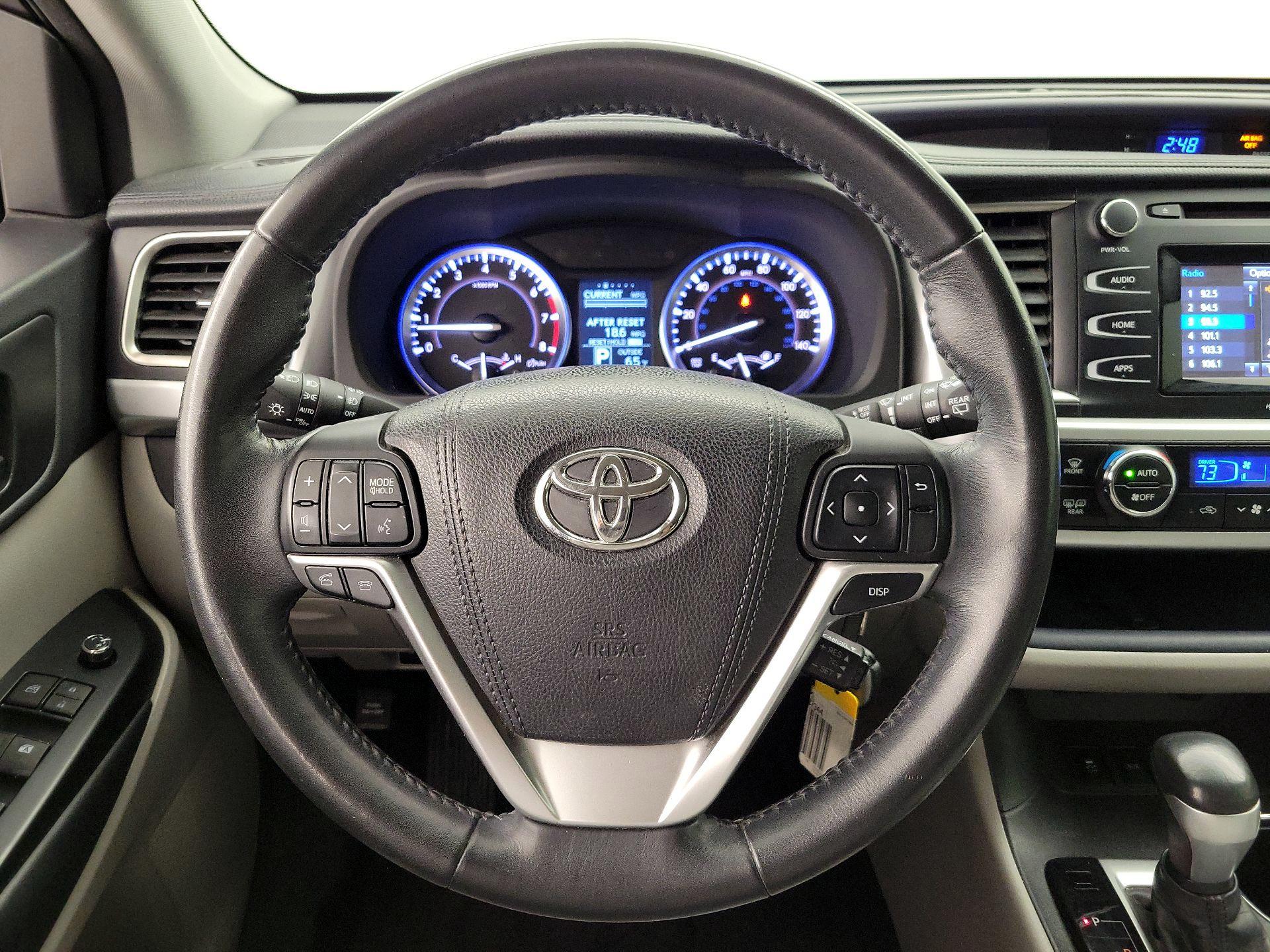 Thumbnail: 2015 Toyota Highlander - 10