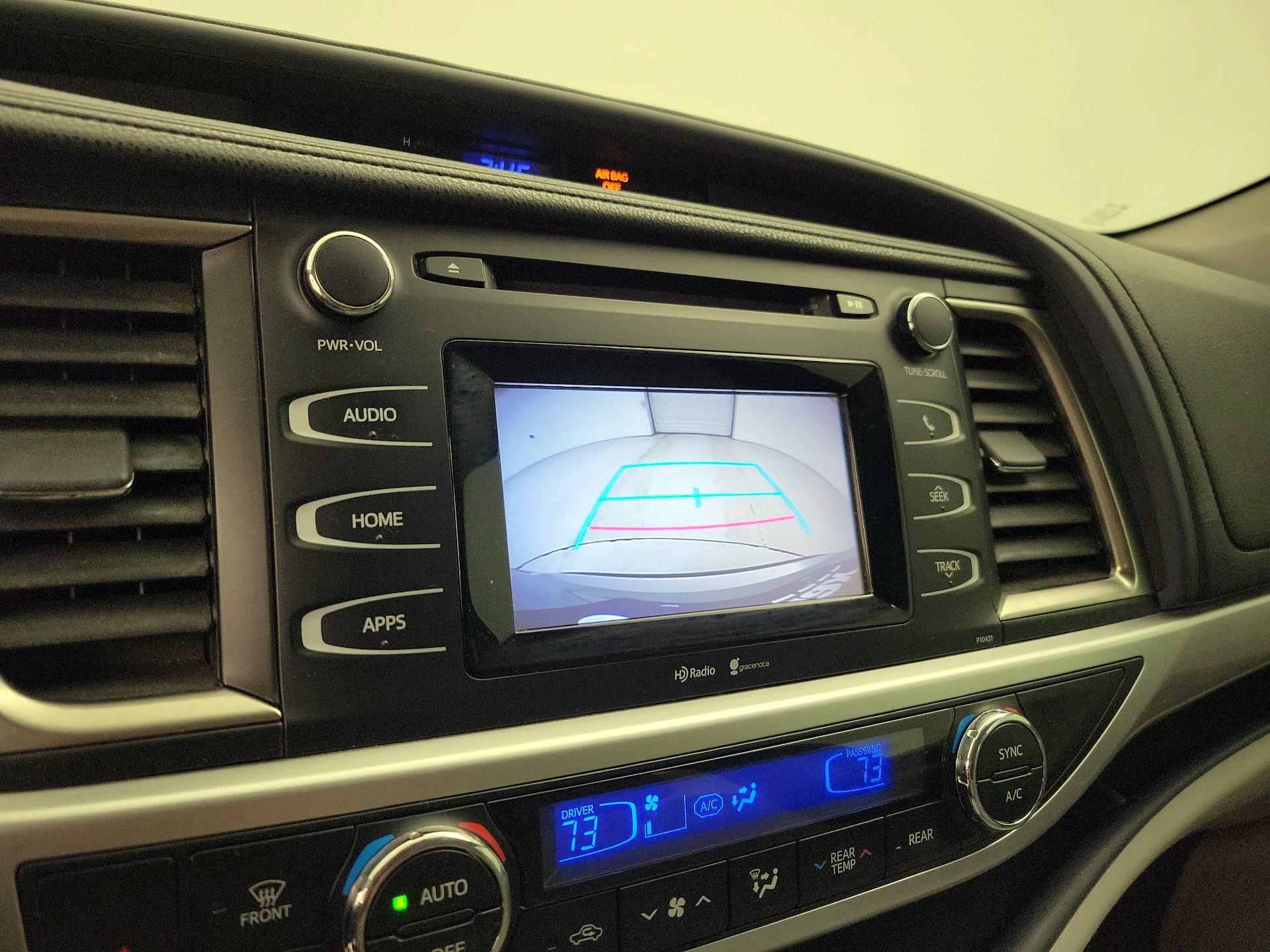 Thumbnail: 2015 Toyota Highlander - 14