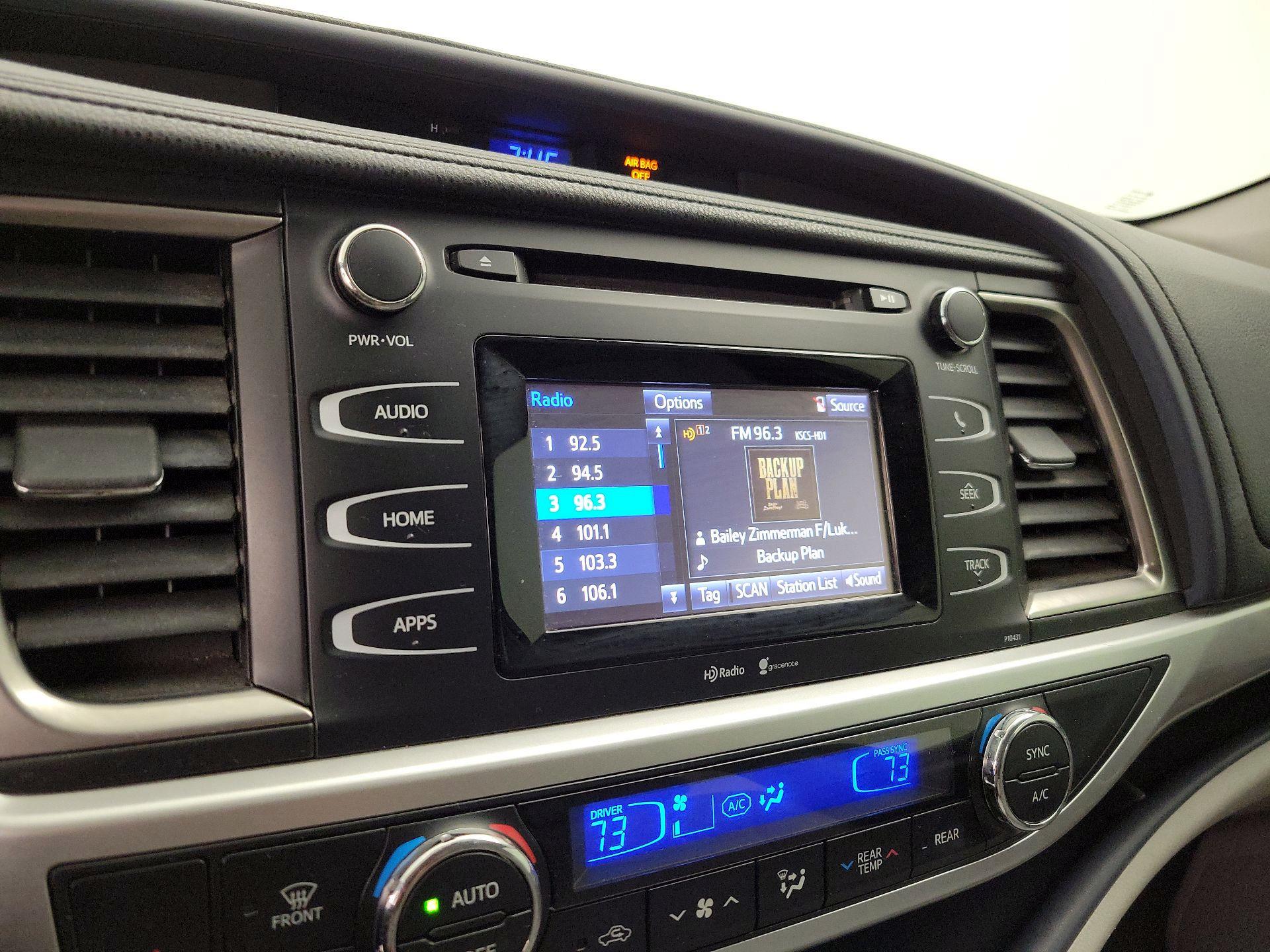 Thumbnail: 2015 Toyota Highlander - 15