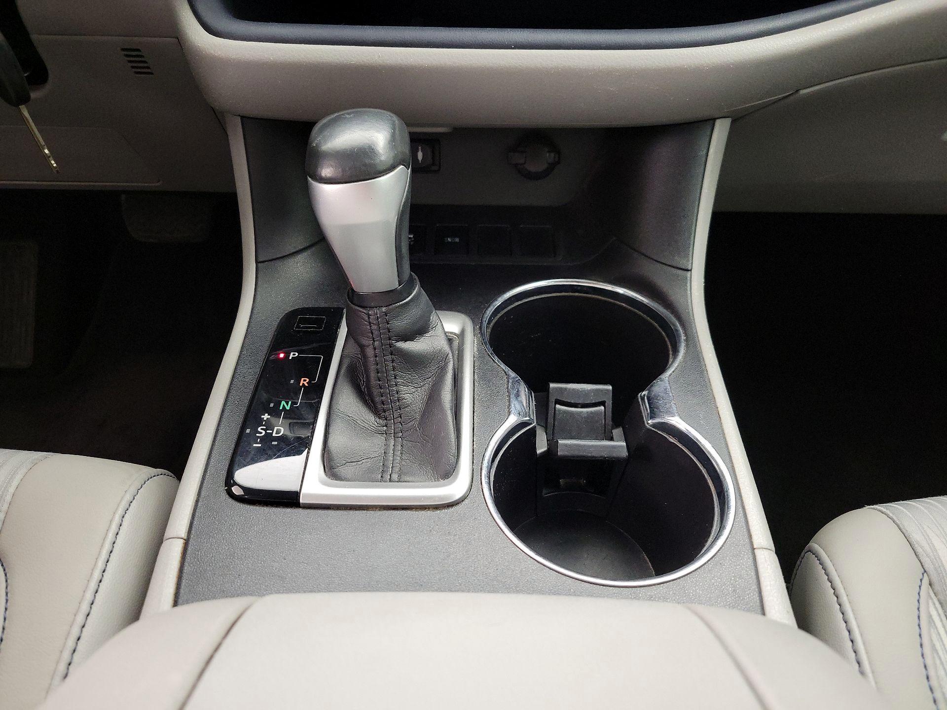 Thumbnail: 2015 Toyota Highlander - 17