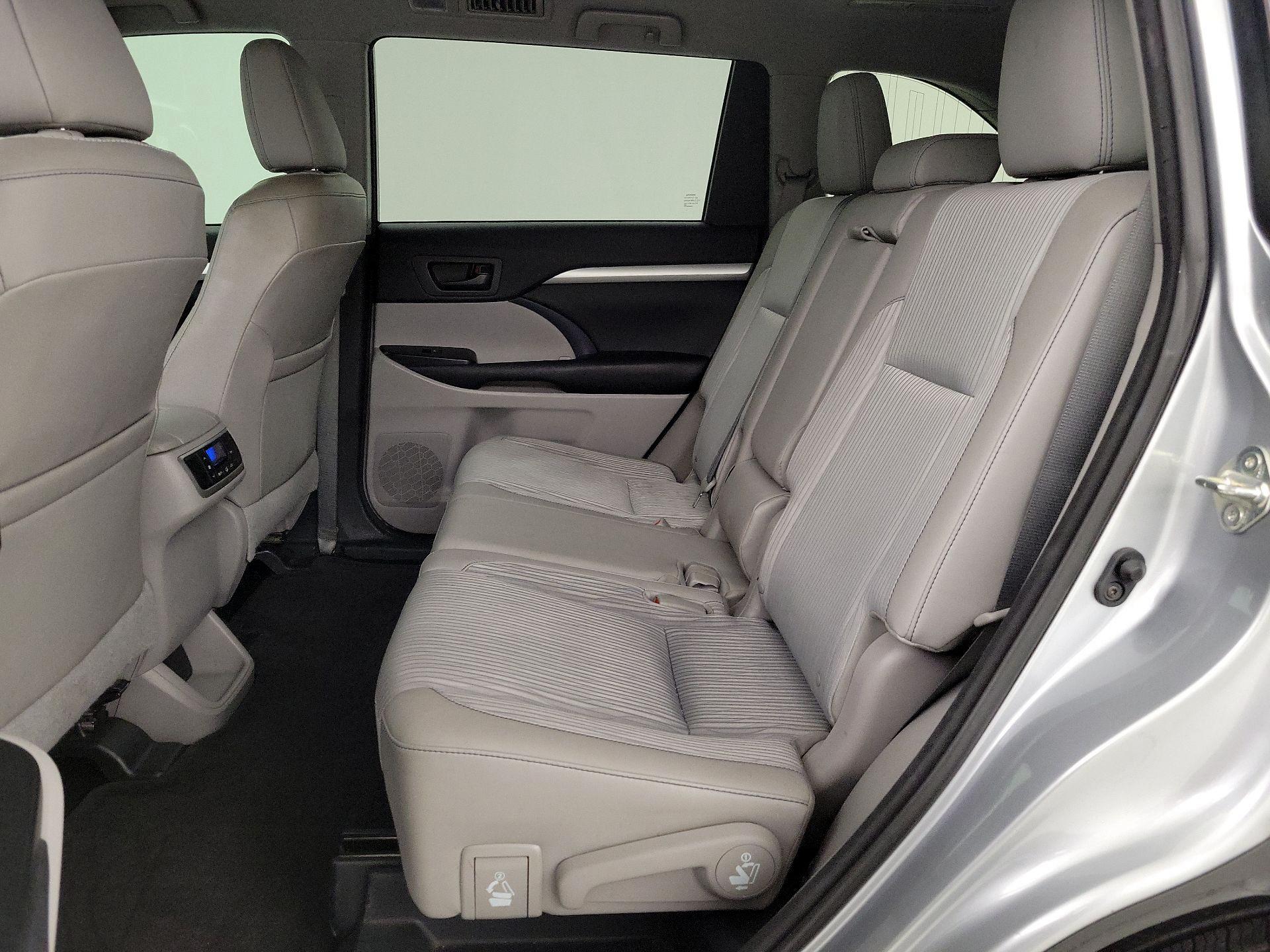 Thumbnail: 2015 Toyota Highlander - 18