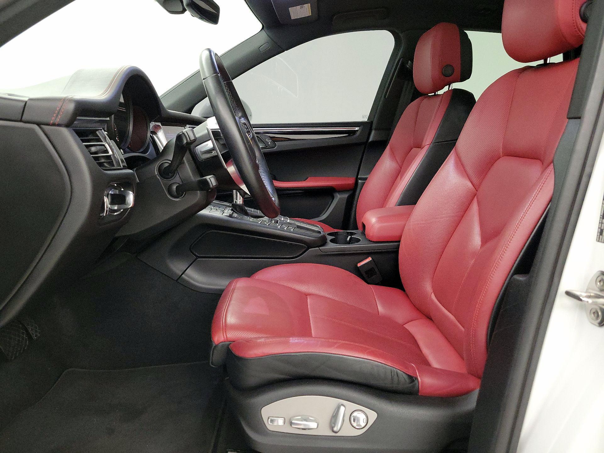 Thumbnail: 2021 Porsche Macan - 11